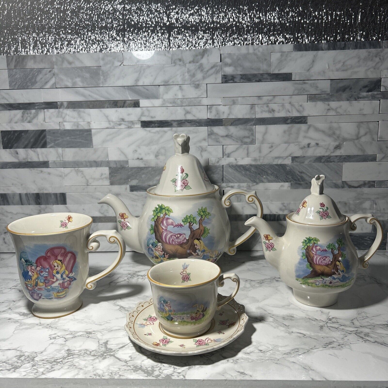 Alice In Wonderland Disney Parks Exclusive Authentic Teapot & Teacup Set 5 Piece