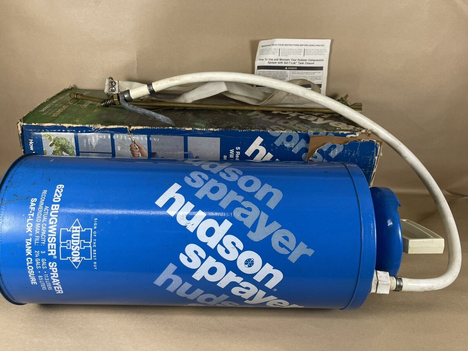HUDSON SPRAYER Model 6220 - Chicago, Ill - Bugweiser Sprayer