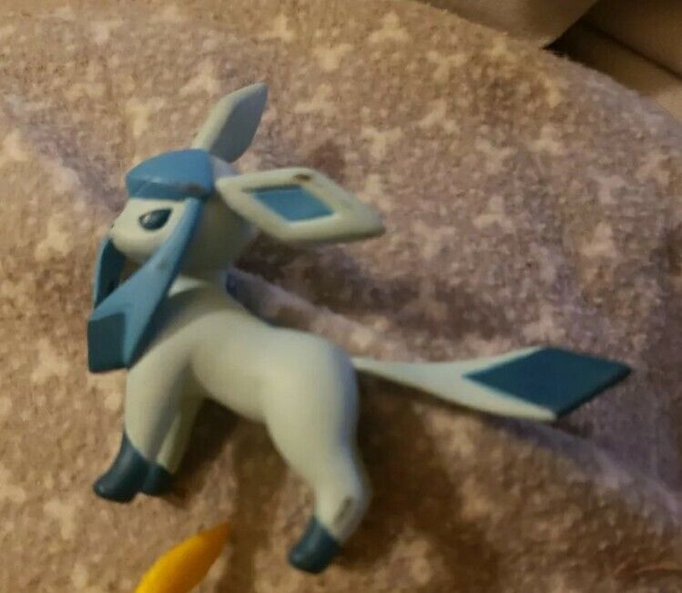 Vintage 2007 Tomy  Glaceon 3