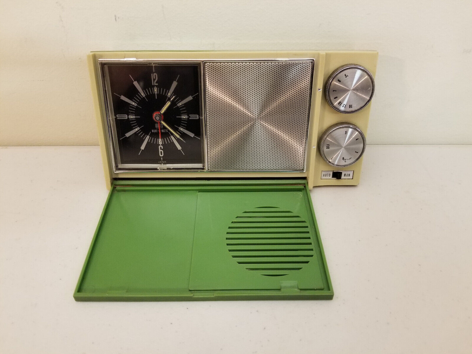 Vtg. Ross Wake-O-Matic Transistor Travel Alarm Clock AM Radio Model RE-107 RARE