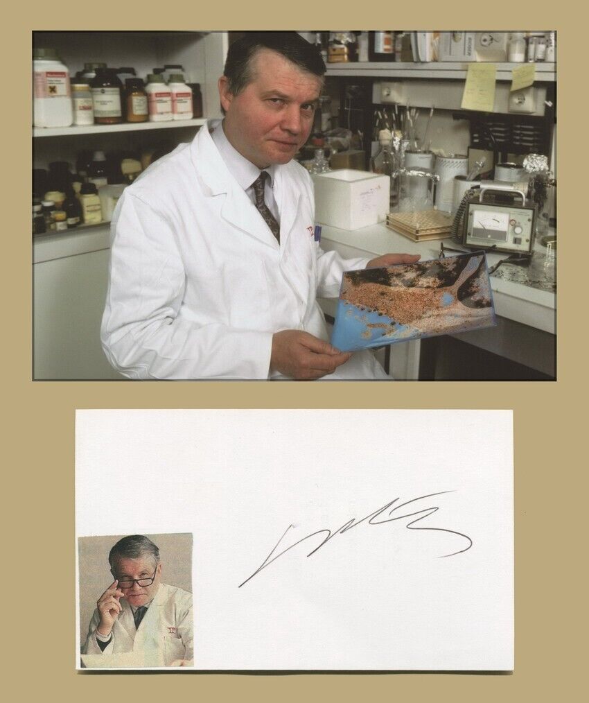 Luc Montagnier (1932-2022) - HIV French virologist - Signed card + Photo - Nobel