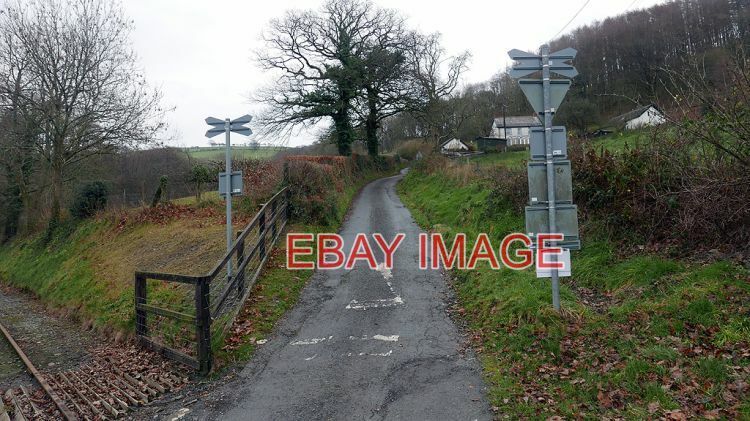 PHOTO  ROAD LEADING UP FROM NANTYRONEN LEVEL CROSSING