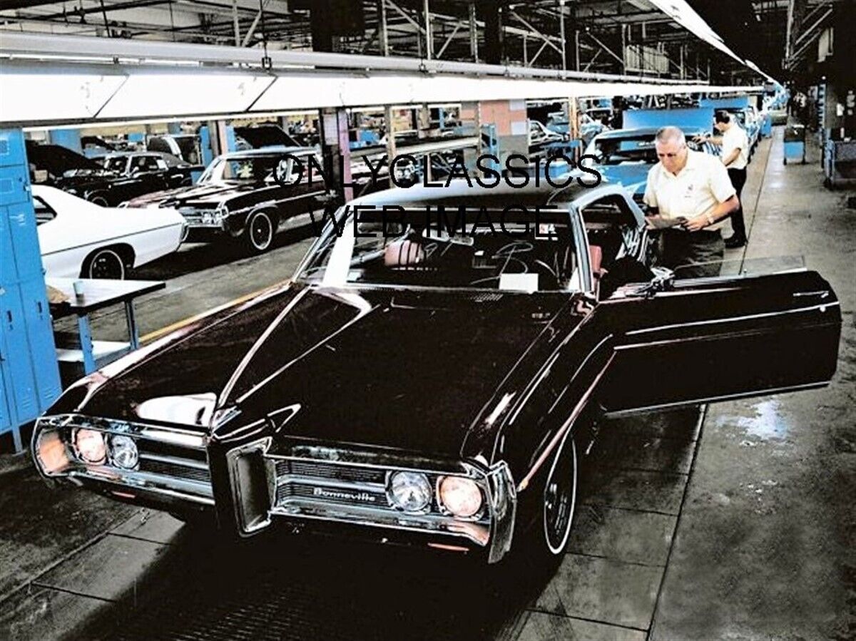 1969 PONTIAC BONNEVILLE GM ASSEMBLY LINE PHOTO MANUFACTURING FACTORY CAR DESIGN