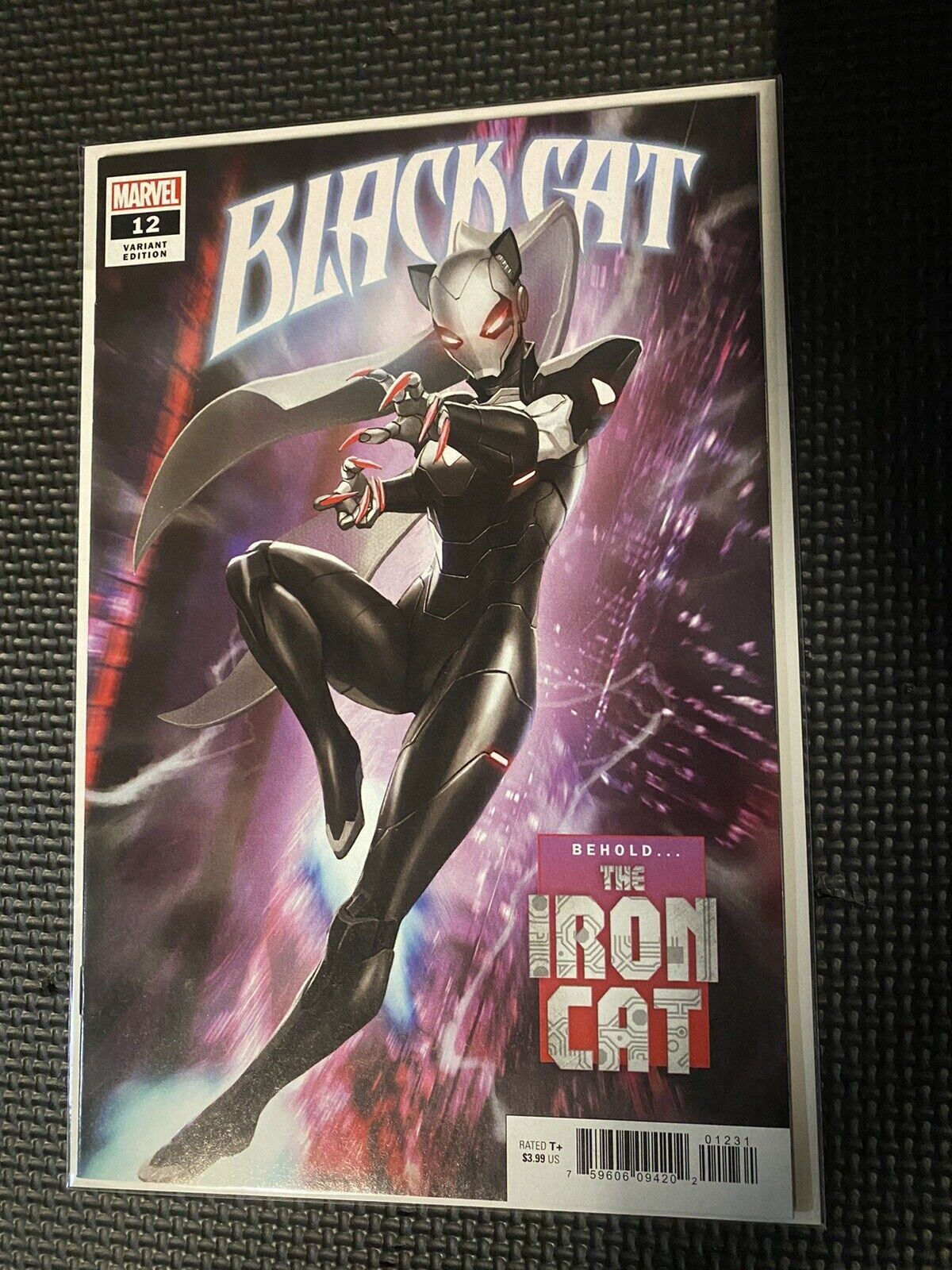 Black Cat 12 1st Cvr & Full App Iron Cat Armor Skan Variant Marvel Comics 2020