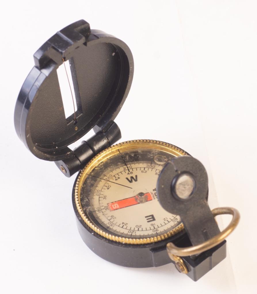 TOA KOBE JAPAN FOUNDED 1934: ENGINEERS MAGNETIC DIRECTIONAL COMPASS: REF:8007Q