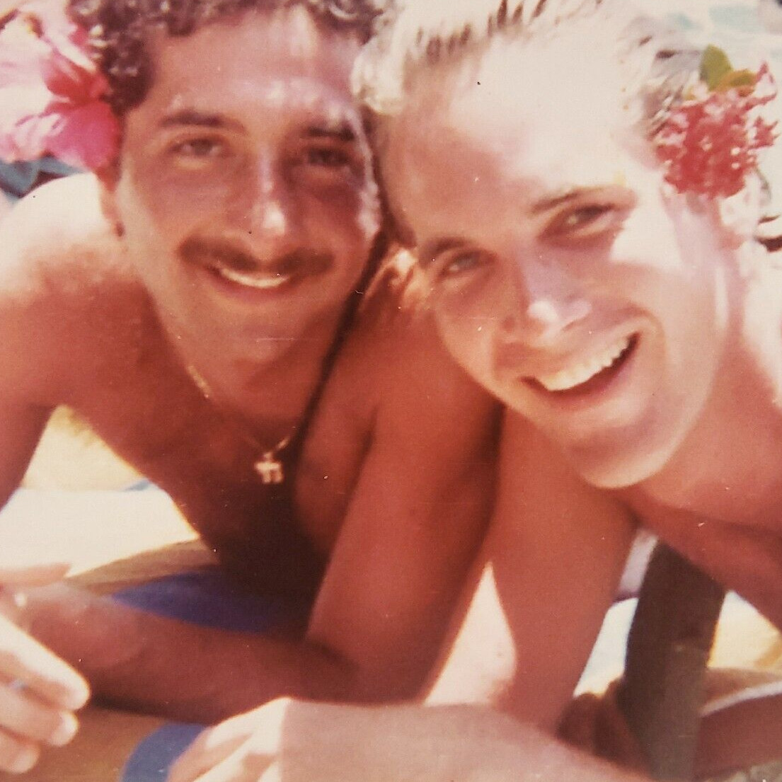 Snapshot Photo Smiling Gay Men 1980s Hawaii Beach Flowers Shirtless Guys A2322