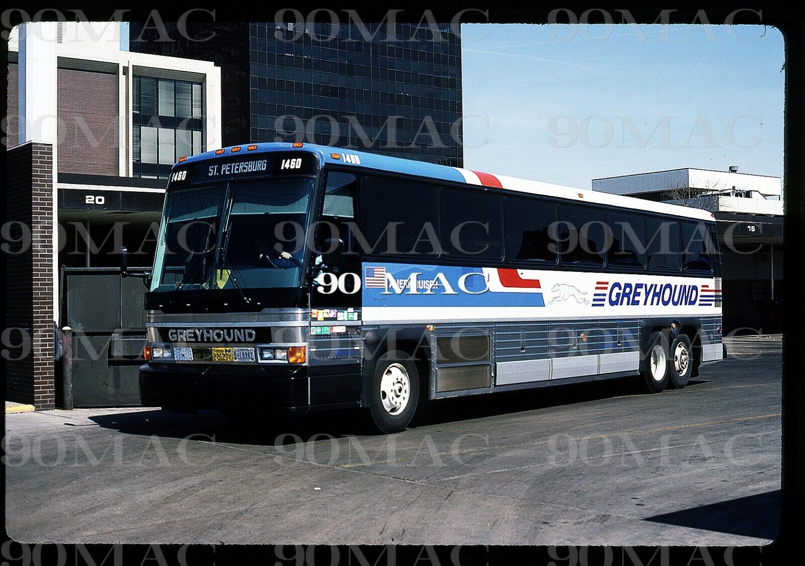 GREYHOUND MCI BUS #1460. Columbus (OH). Original Slide 1986. (A)