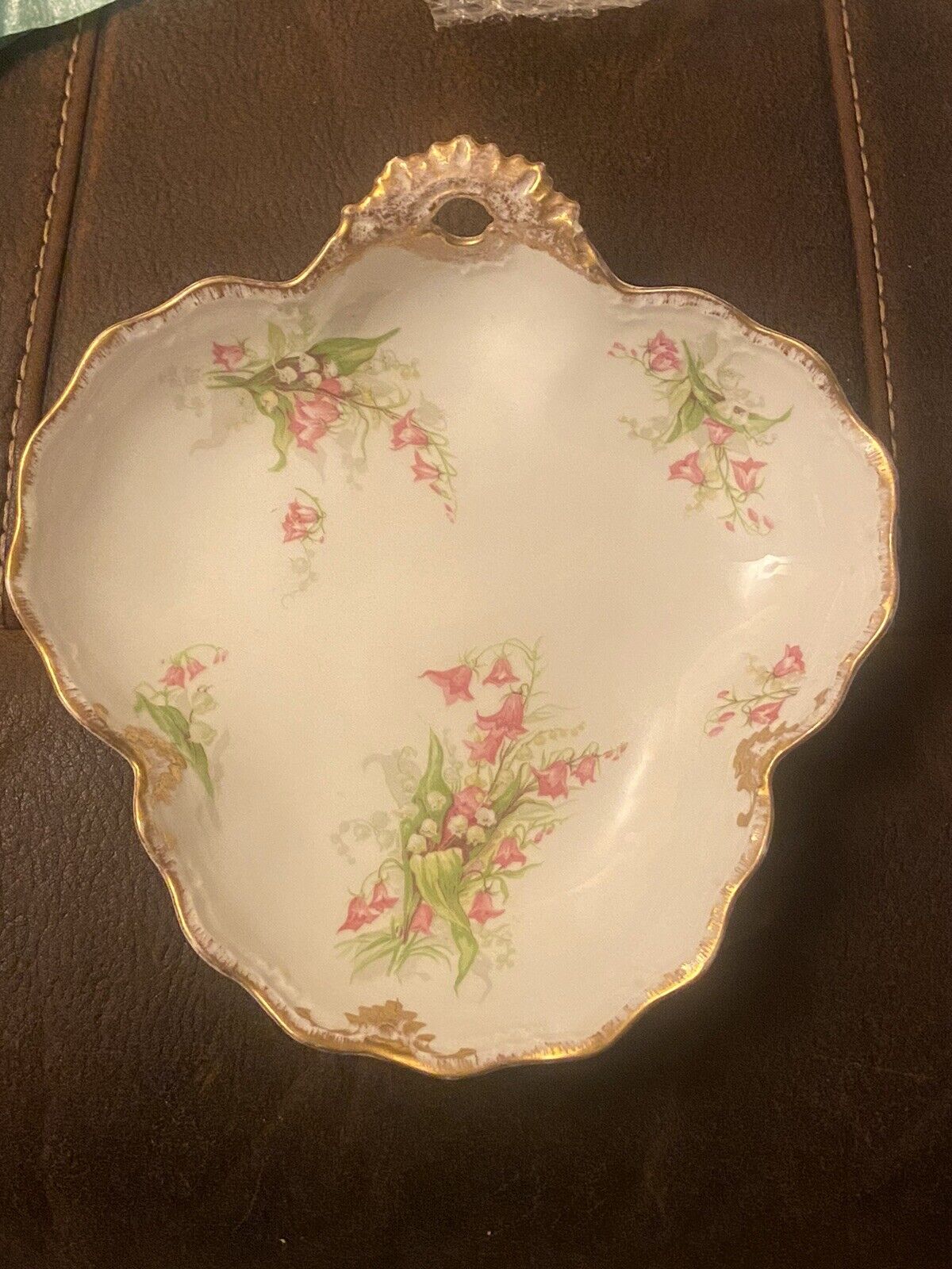 Beautiful Haviland Limoges Hand Painted Gold Trim Schleiger Plate dish / sm Chip