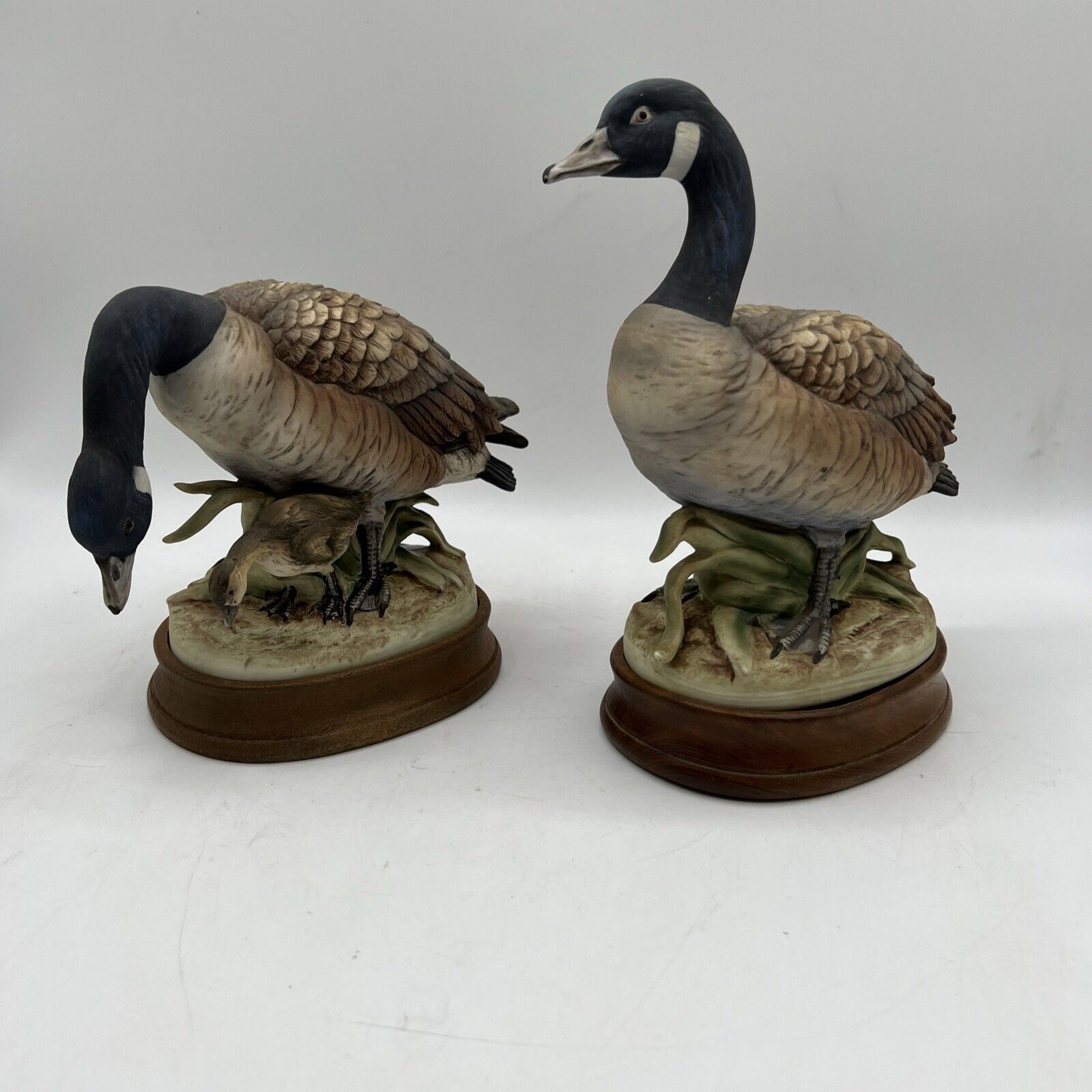 Goose Figurines Andrea By Sadek Male & Female With Baby And Wood Base
