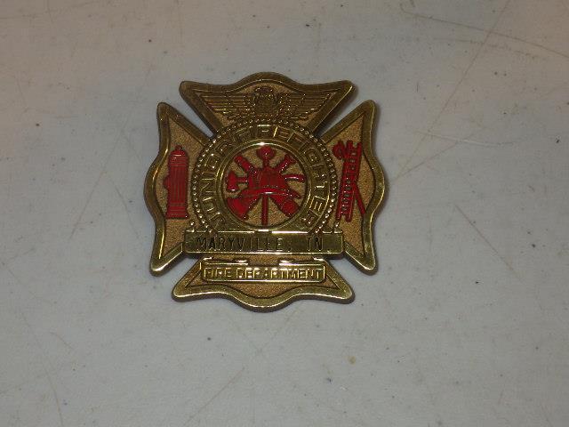 VINTAGE JUNIOR FIREMAN FIRE FIGHTERS BADGE MARYVILLE TENNESSEE PLASTIC ff