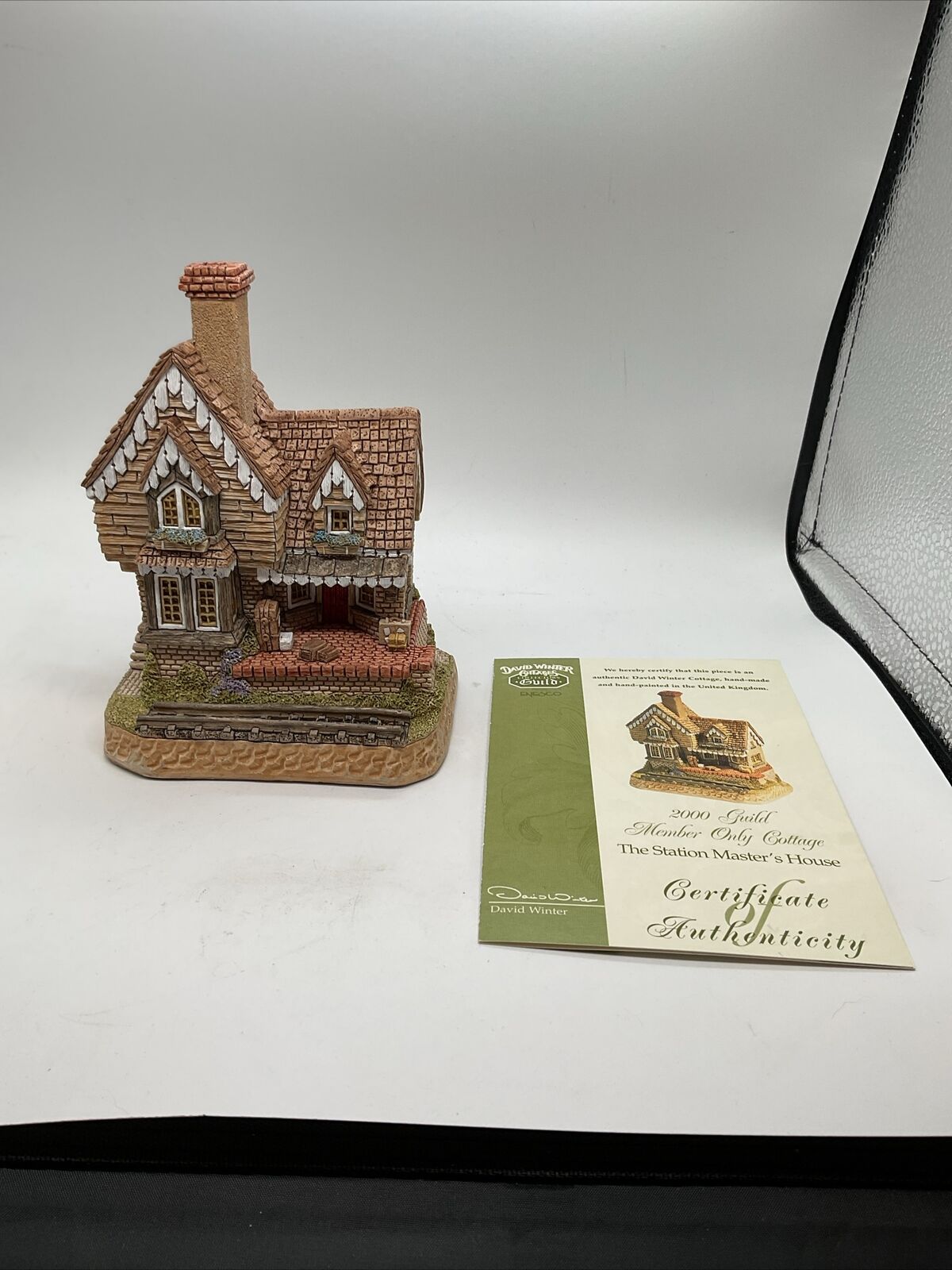 The Stationmaster’s House D1070 - David Winter 2000 - Members Only - Box & COA