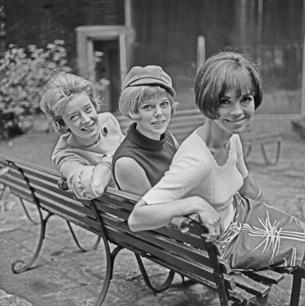 Actresses Rosemary Dorken Jill Hyem and Carole Mowlam 1965 OLD PHOTO