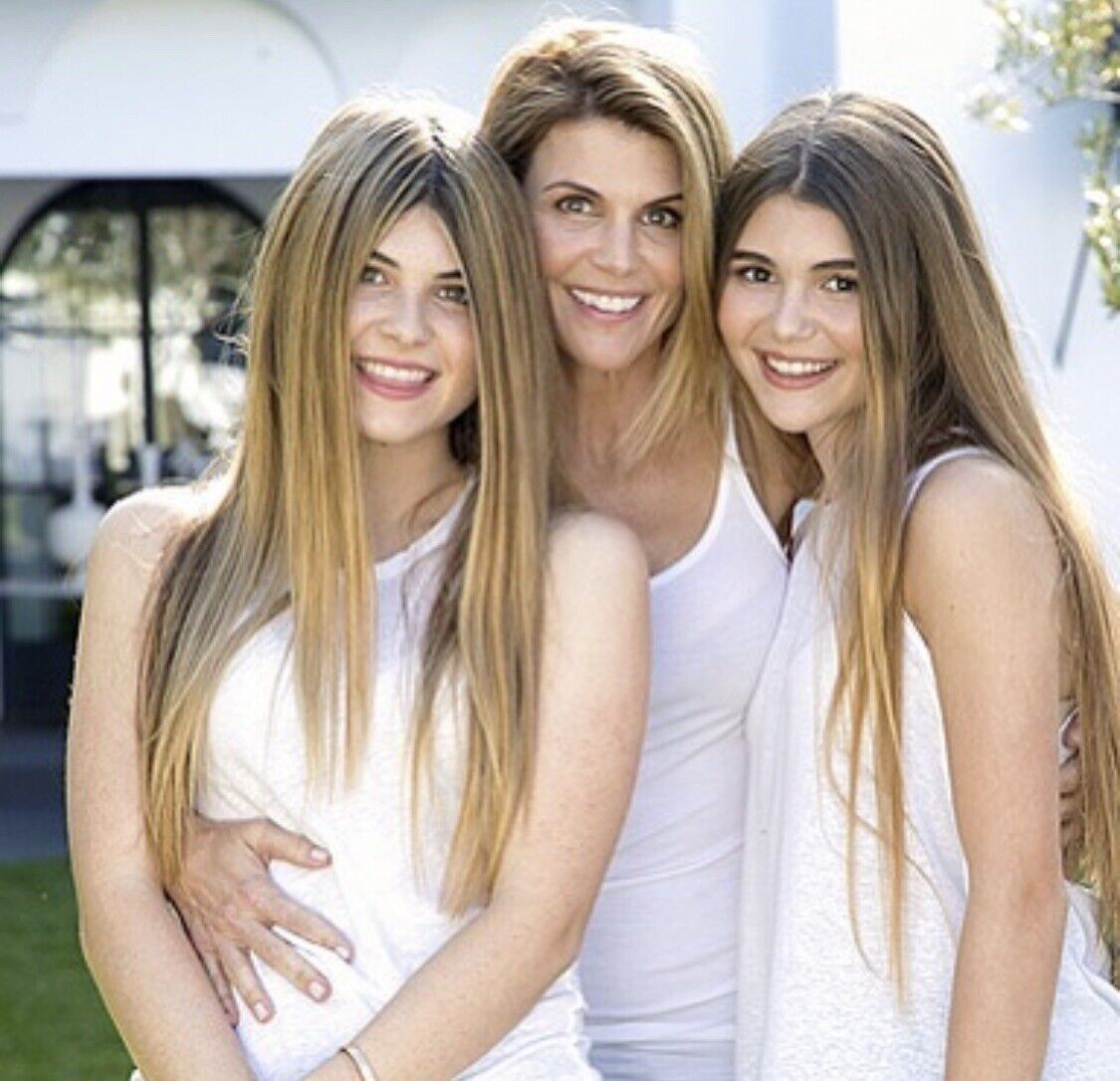 LORI LOUGHLIN - WITH HER TWO DAUGHTERS 