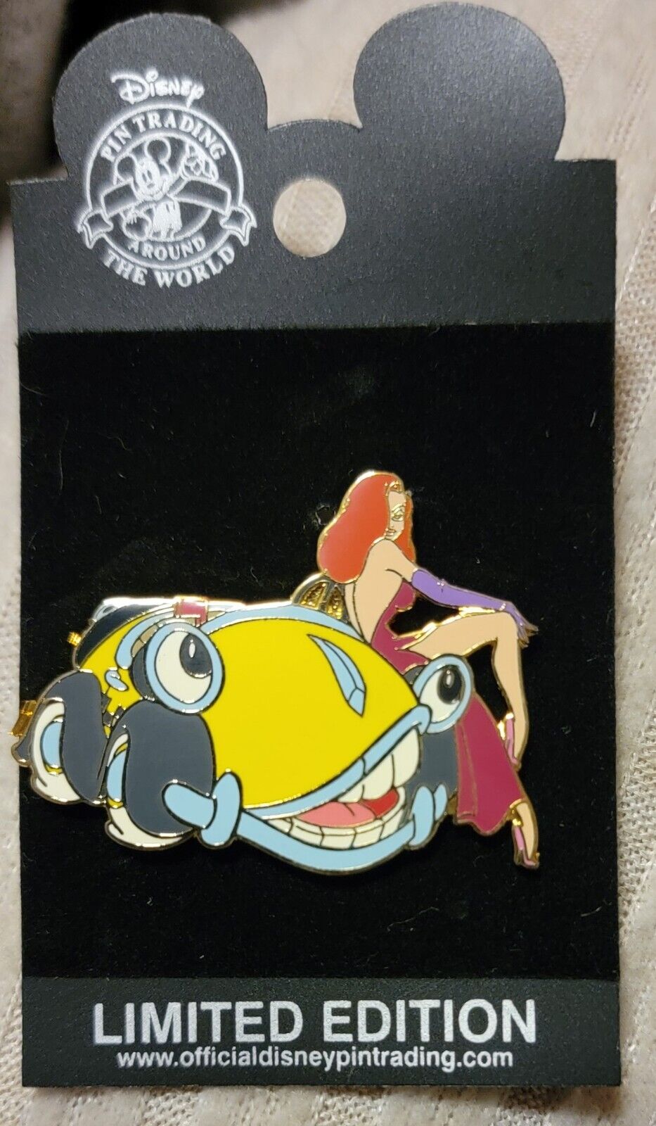 Disney Pin - DLR - Jessica Leaning on Benny Roger Rabbit Taxi Car 21983 LE