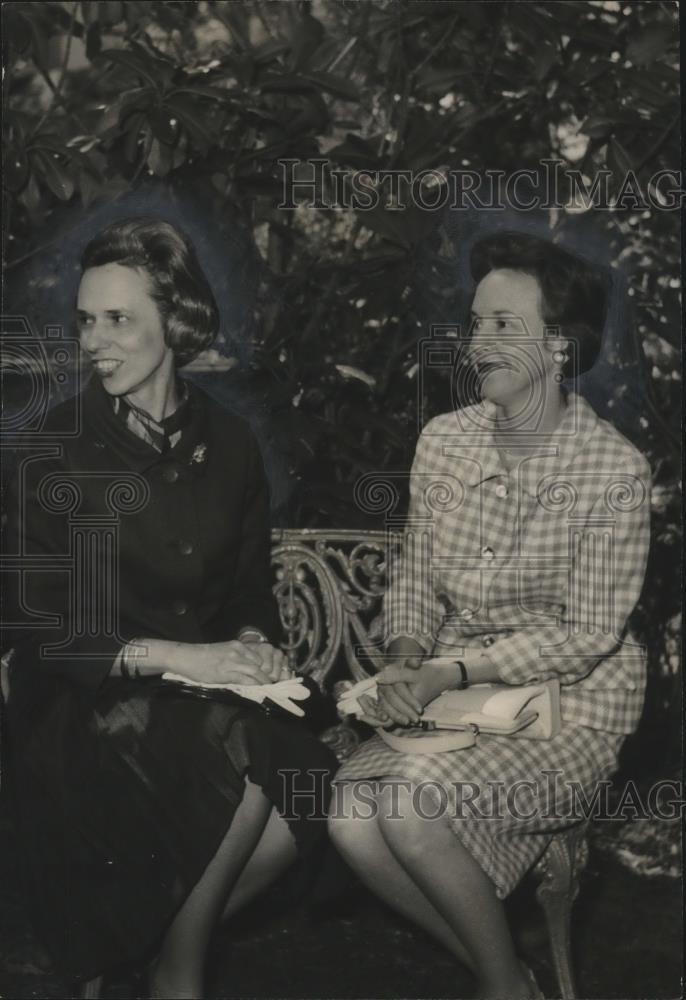 1966 Press Photo Coronet ladies Mrs. H. Joseph Hughes, Mrs. Alwyn A. Shugerman