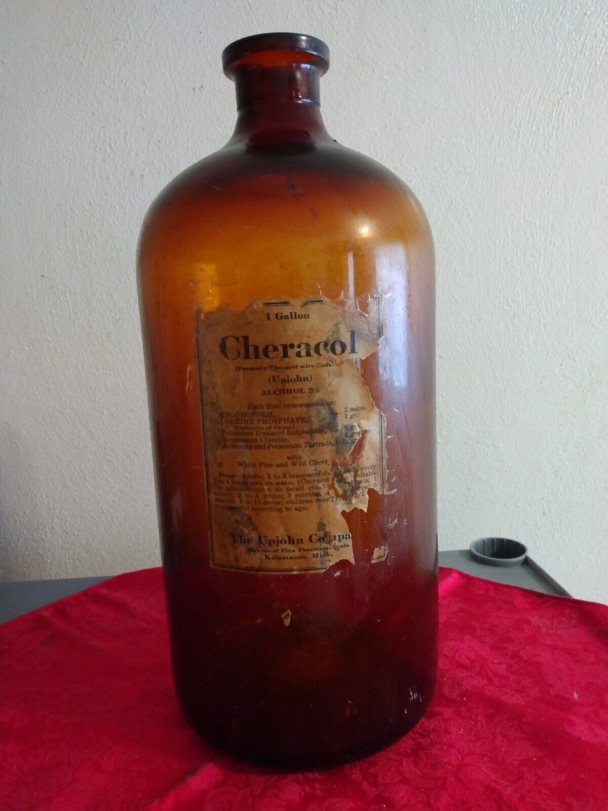 VINTAGE ONE GALLON AMBER CHERACOL WITH CODEINE MEDICINE BOTTLE UPJOHN COMPANY 