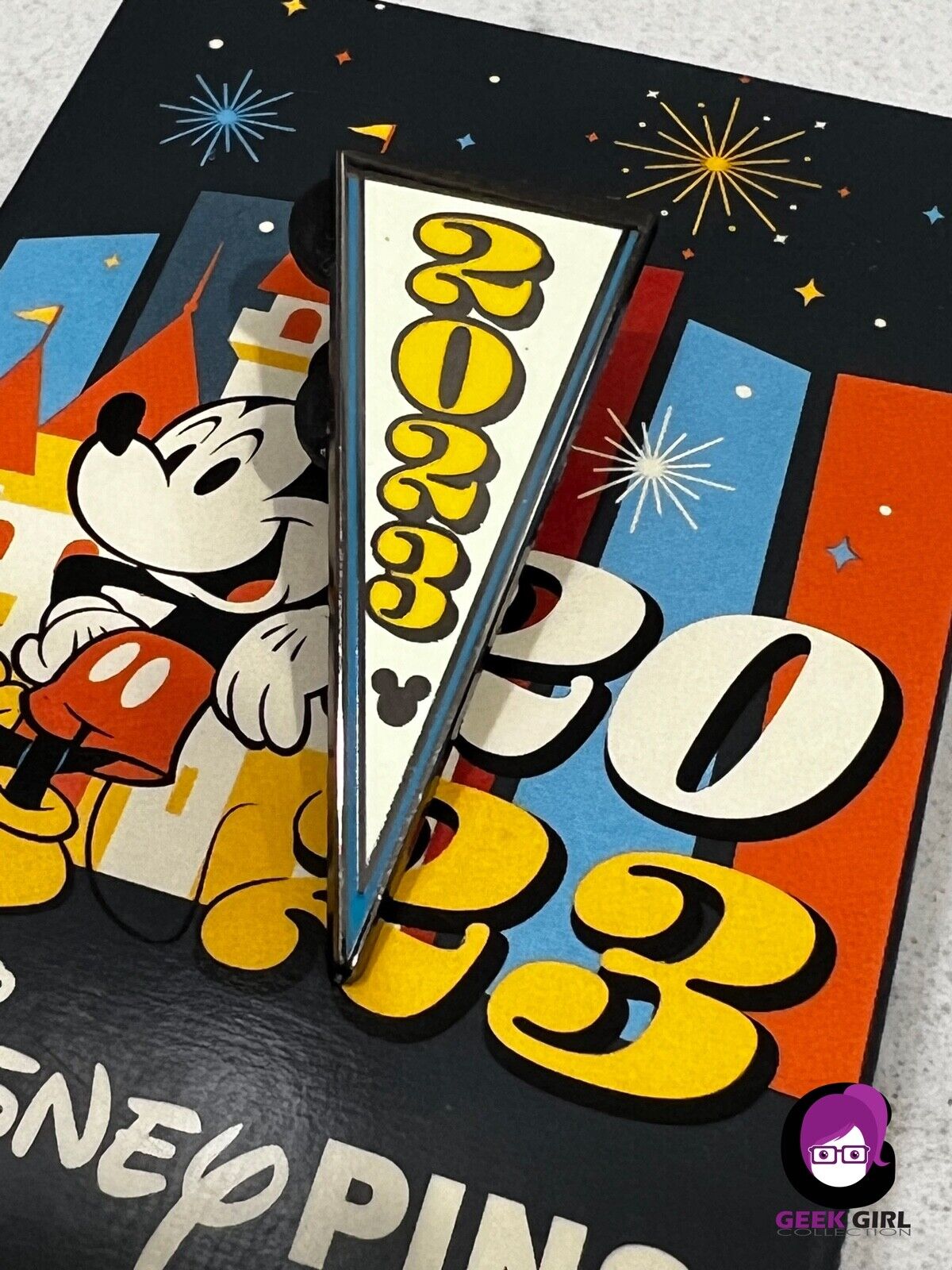 2023 Disney Parks Pennant Mystery Pin Mickey Minne Goofy Stitch Donald Pluto