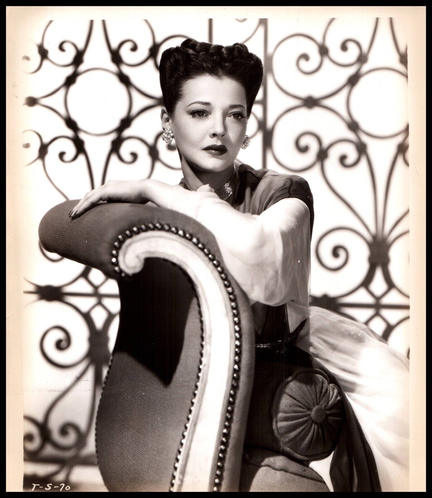 Sylvia Sidney (1940s) ⭐🎬 Hollywood beauty - Stylish Pose Vintage Photo K 163