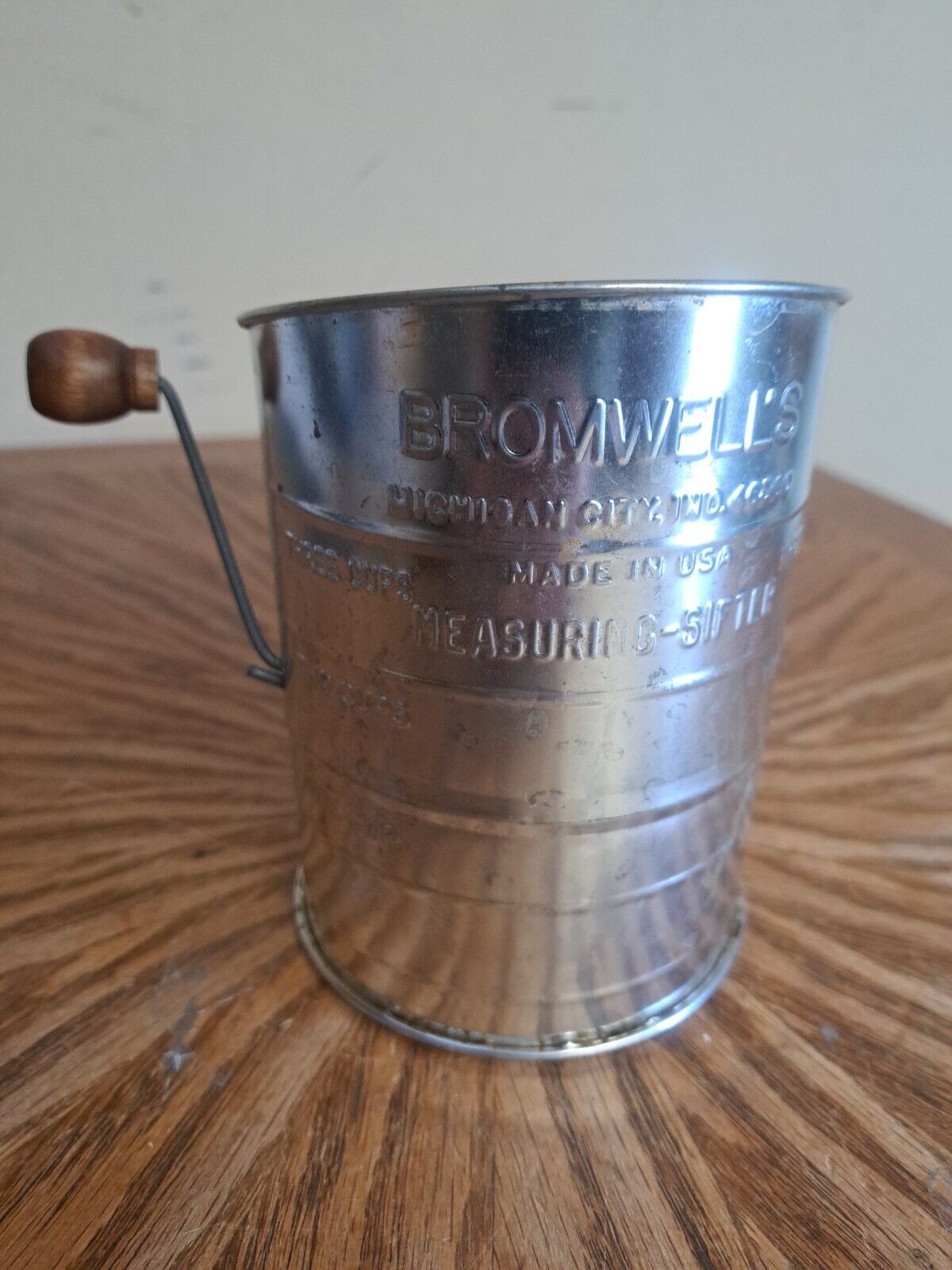 Vintage Bromwell\'s 3-Cup Metal Measuring Flour Sifter W/Wooden Handle - USA Made