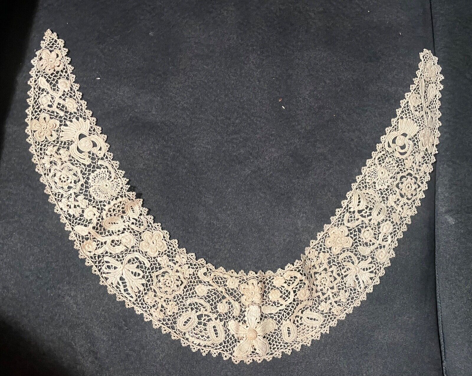 high qaulity antique Victorian handmade brussels Irish? ornate flounce lace 12