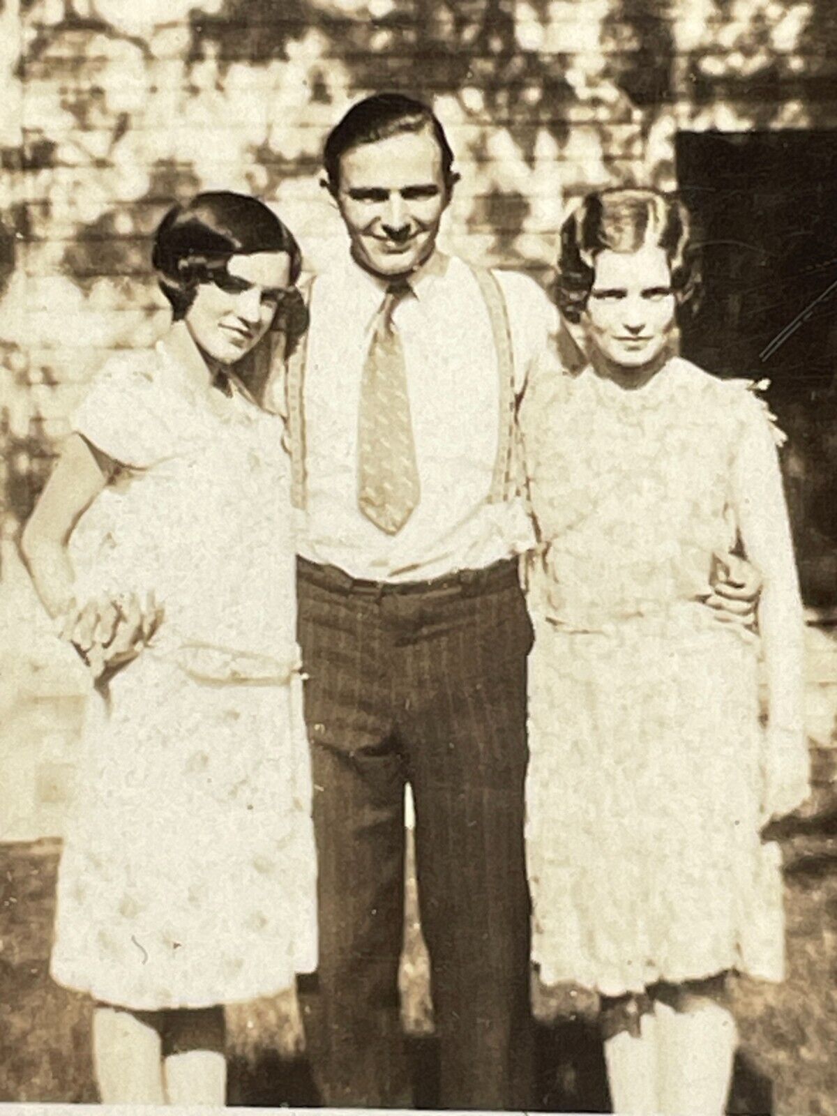 1A Photograph Handsome Man Two Beautiful Women Short Hair 1930\'s Brunettes