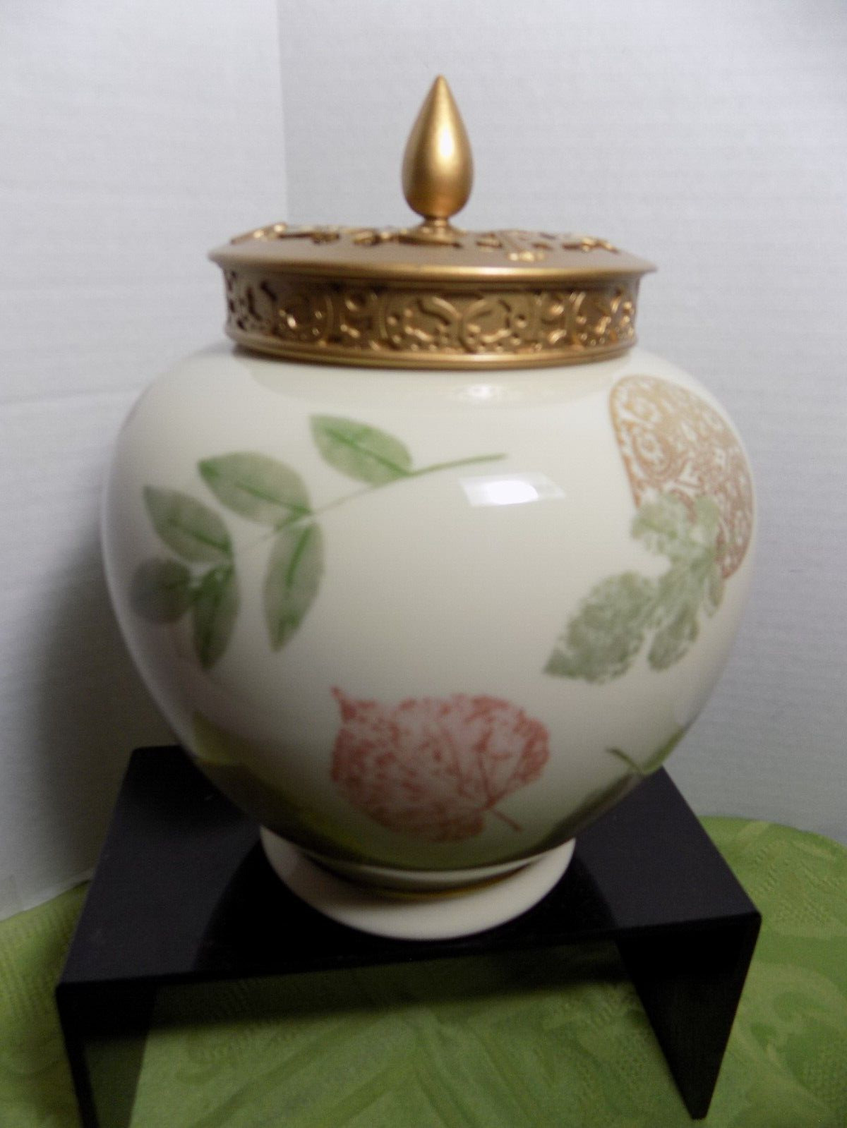 Lenox, Nature's Impressions, Ginger Jar, USA