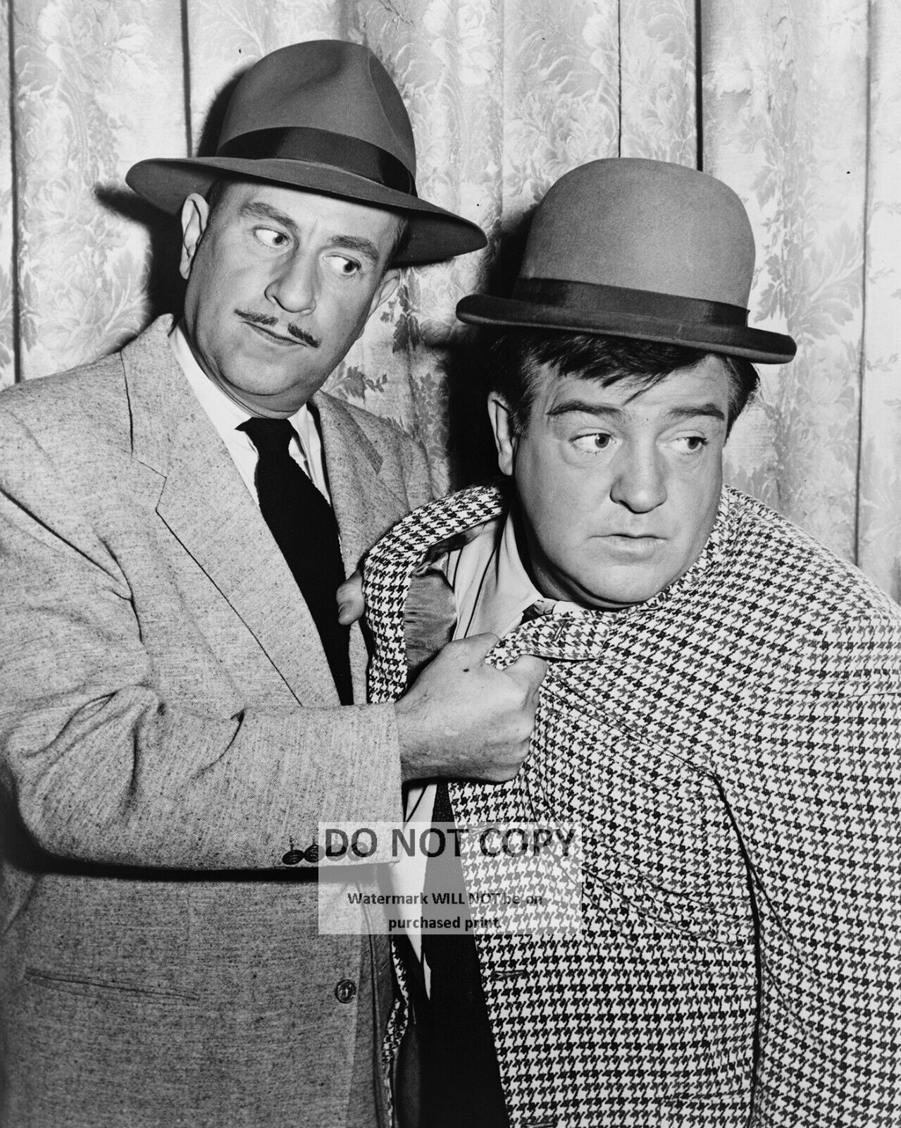 BUD ABBOTT AND LOU COSTELLO IN 1952 - 8X10 PUBLICITY PHOTO (AB-209)