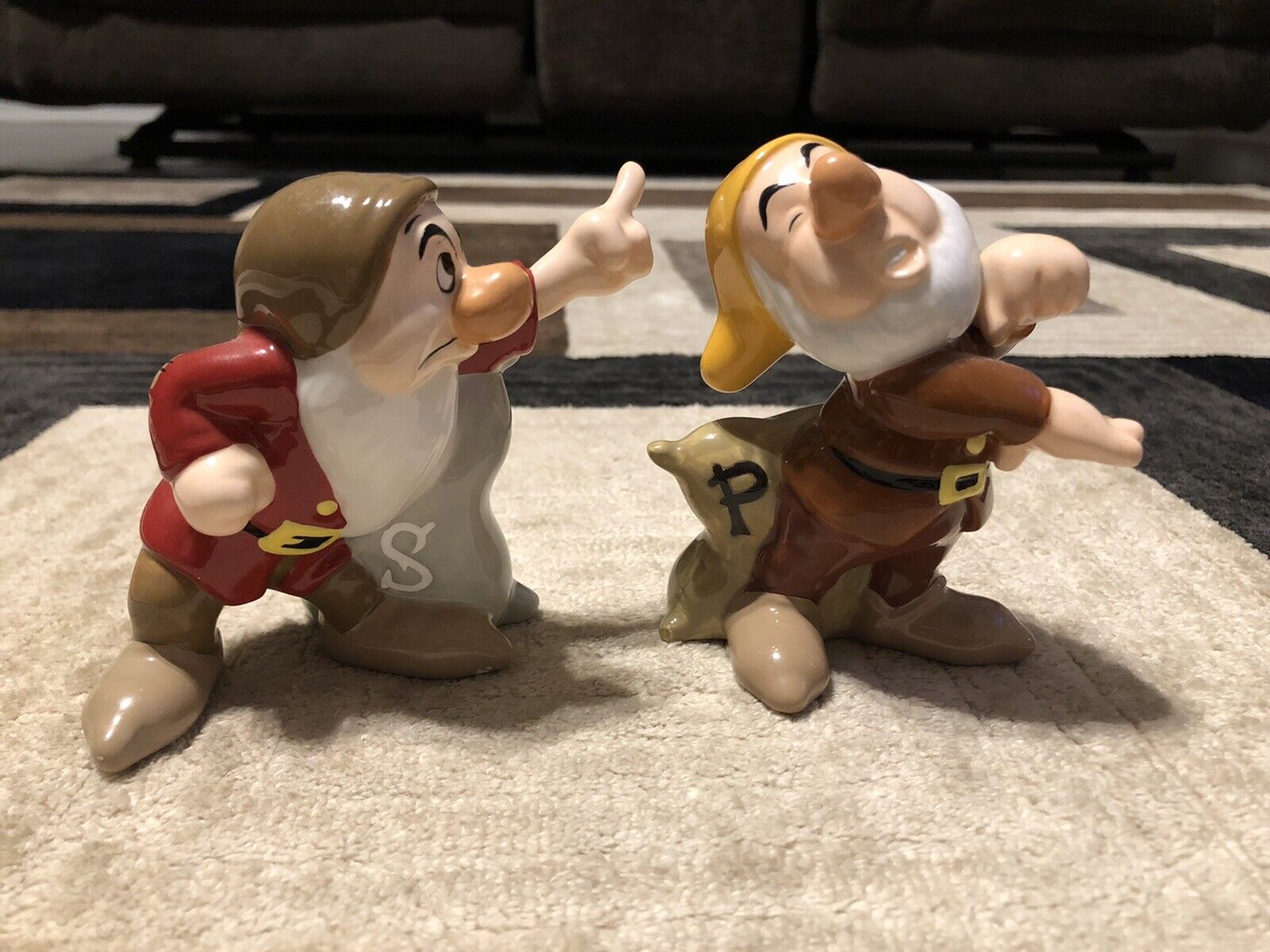 Cute Disney Snow White & the Seven Dwarfs Sneezy & Grumpy Salt & Pepper Shakers