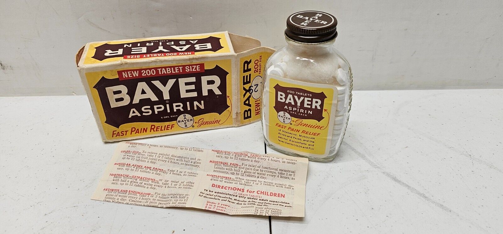 Vintage Bayer Aspirin 50 tablet size Glass Bottle metal cap w/ product embossed