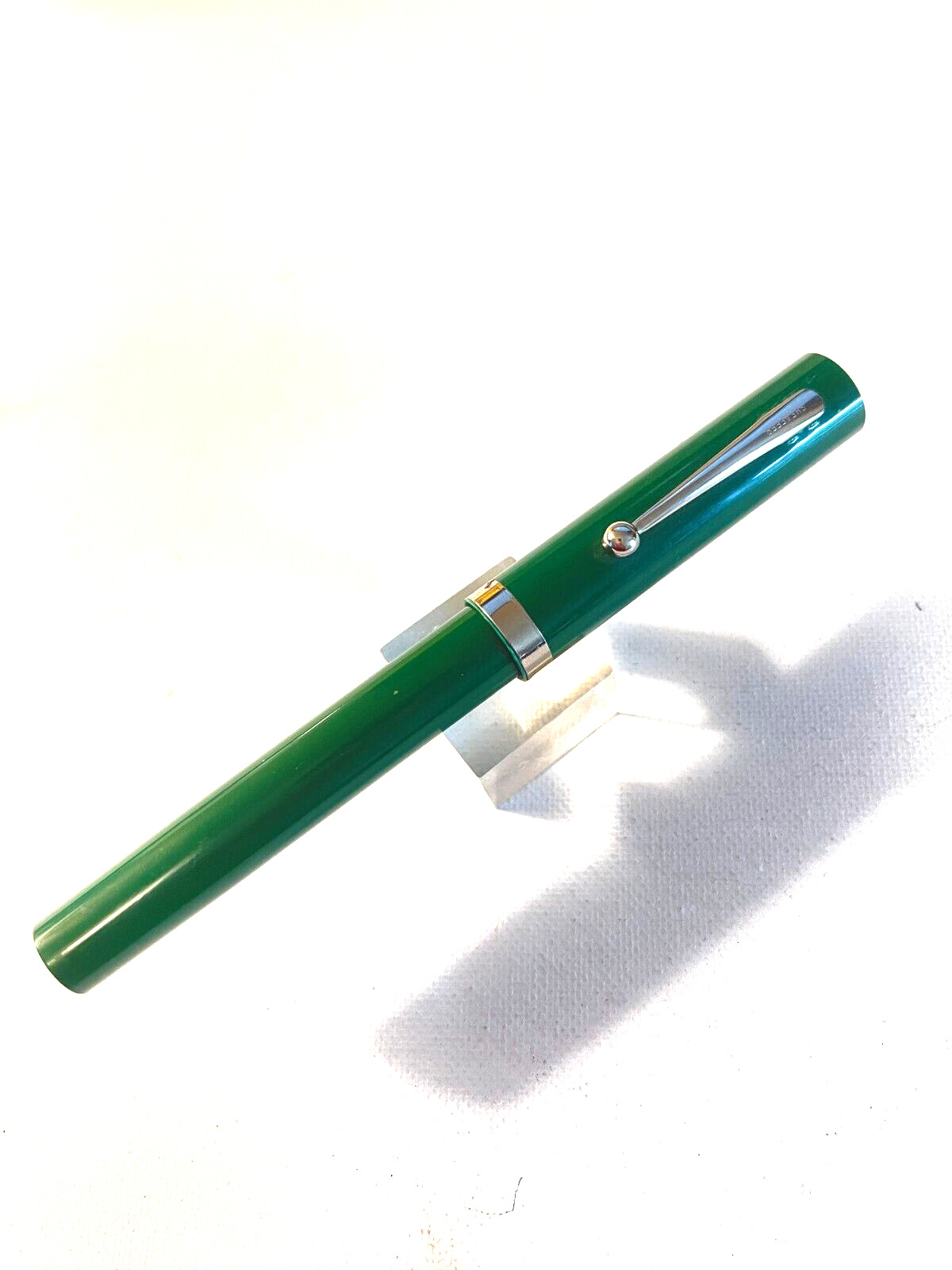 1980s Green Sheaffer  No Nonsense Fountain Pen FINE Italic Nib   Excellent