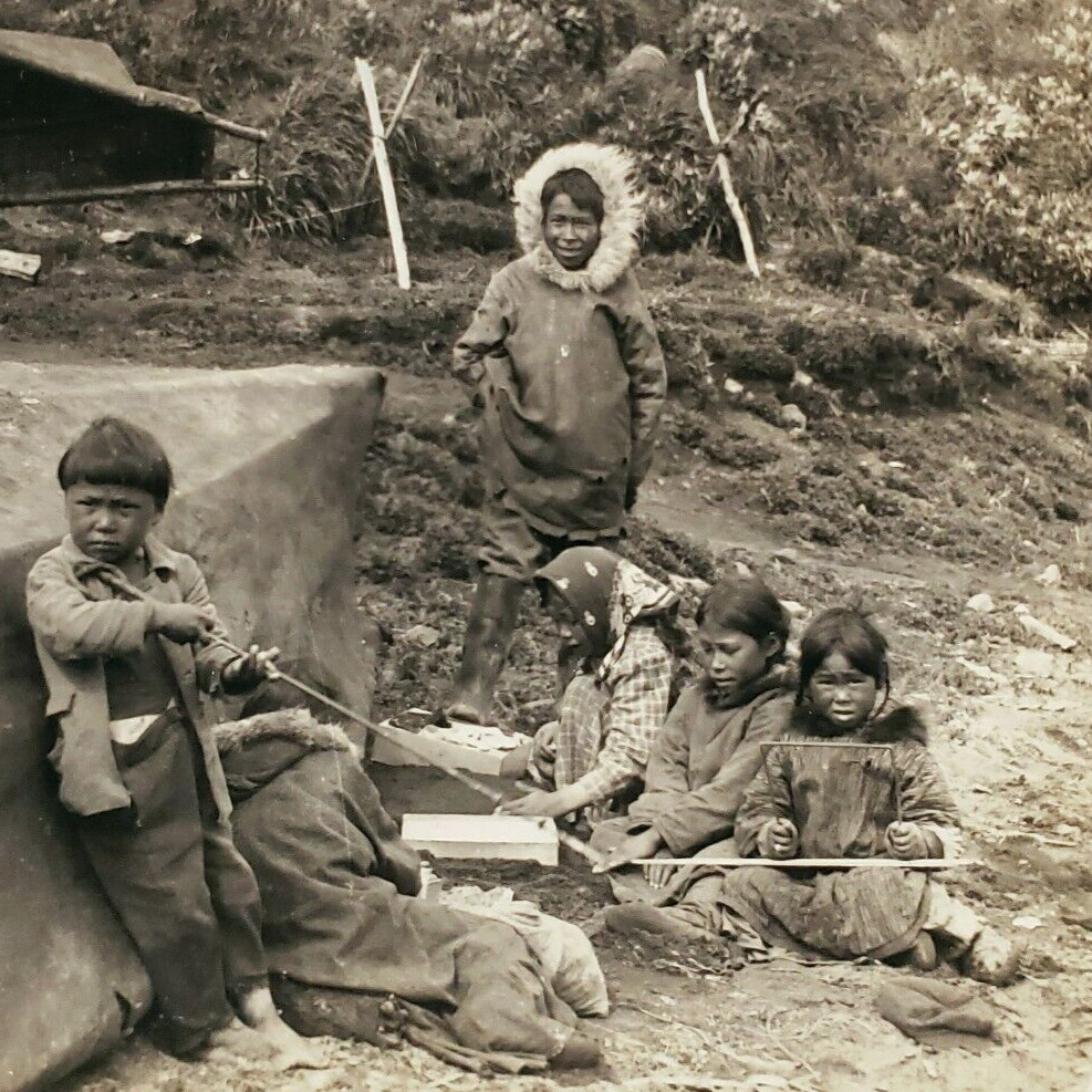 Alaskan Inuit Eskimo Children Stereoview 1920s Alaska Mahlemut Indian Card C1626