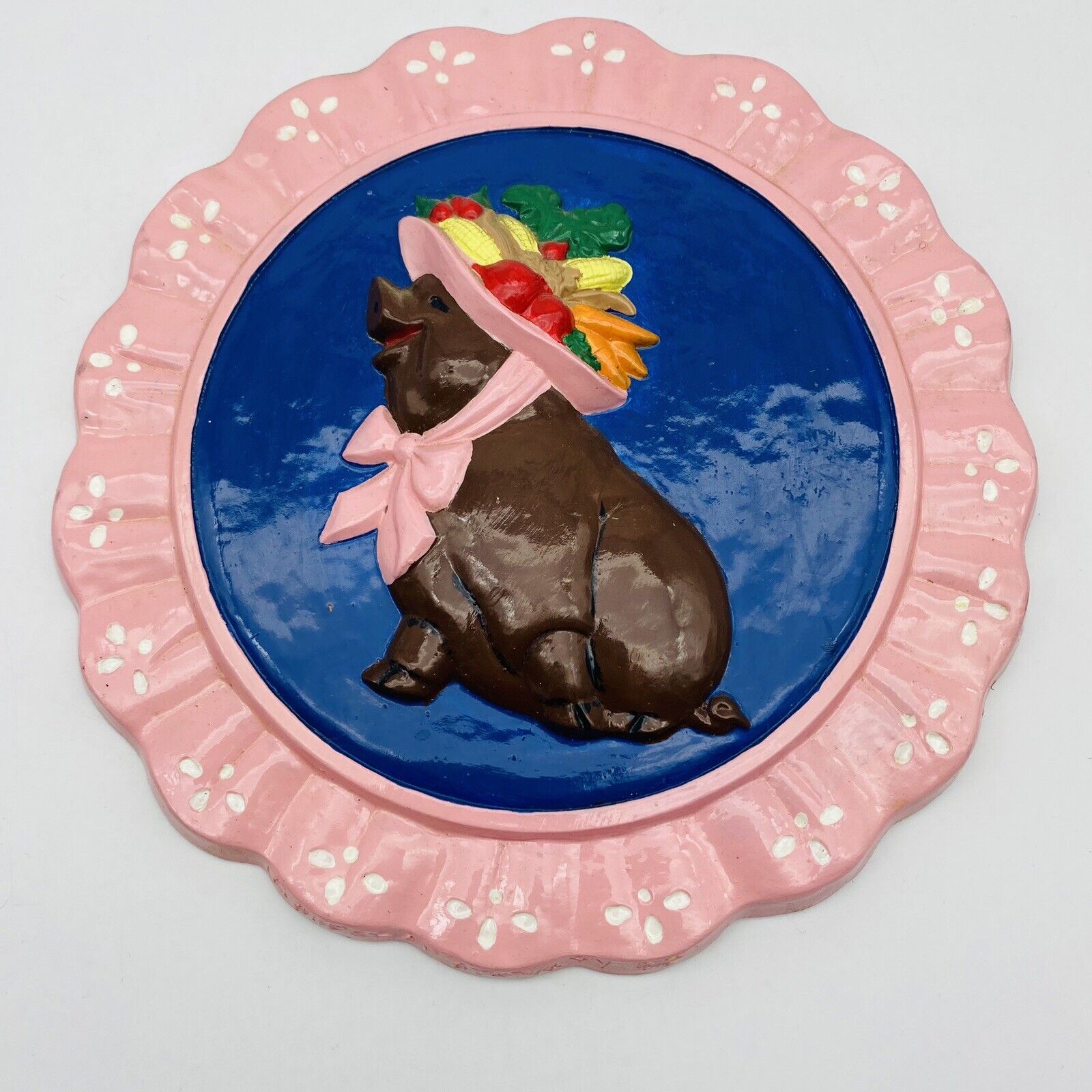 SUPERIOR STATURAY 3D PIG WEARING VEGETABLE HAT CERAMIC WALL KITCHEN PLAQUE RARE