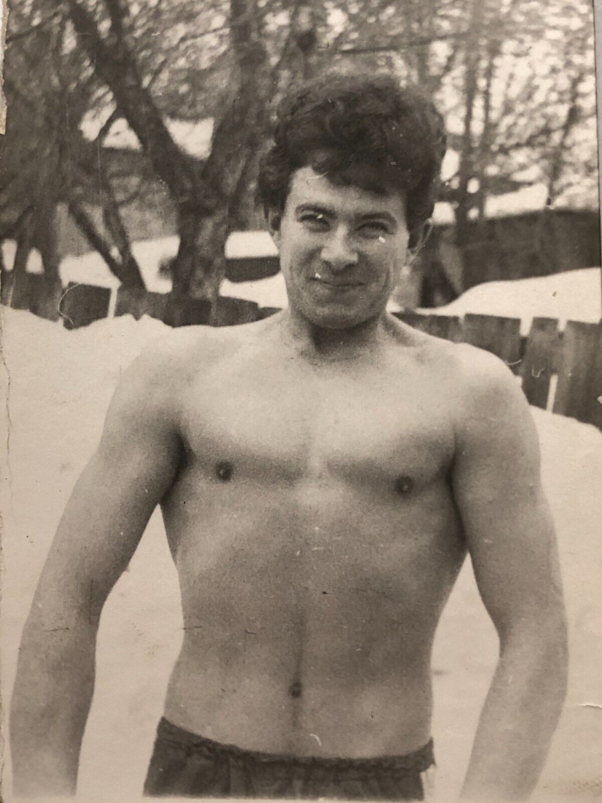 1970s Shirtless Man Happy Face Curly Guy Bodybuilder Gay int Vintage Photo