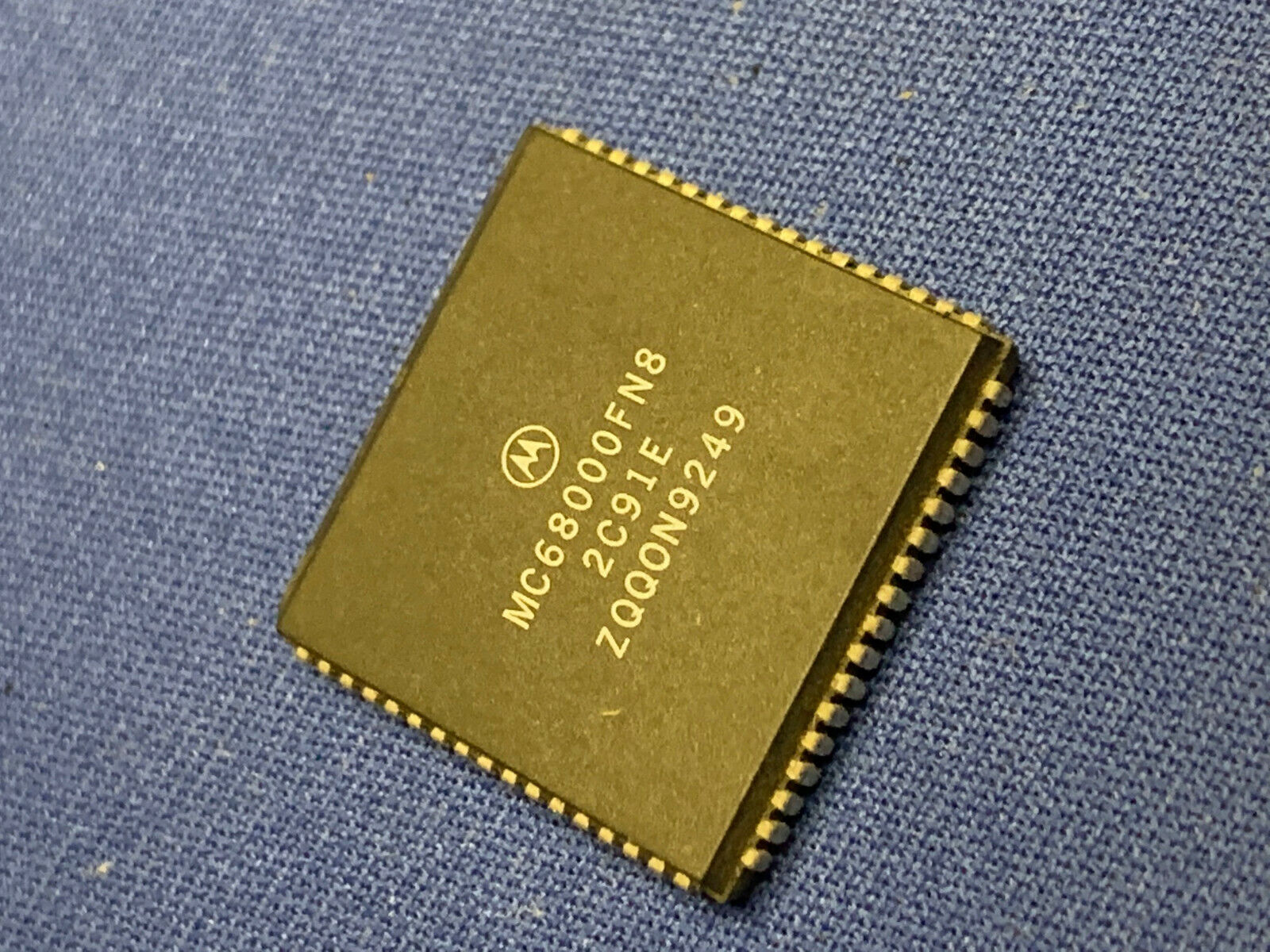 QTY-1 MC68000FN8 MOTOROLA MC68000 CPU PLCC Rare COLLECTIBLE NEW VERY NICE