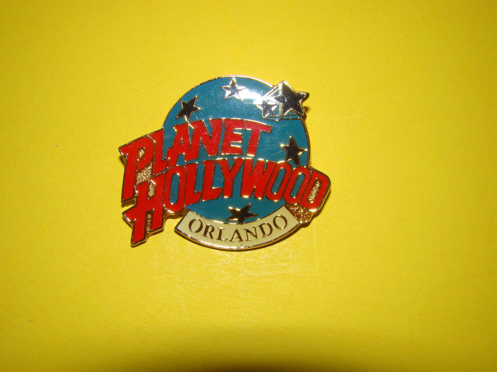 COLLECTIBLE PLANET HOLLYWOOD ORLANDO PIN~GLOBE WITH GOLD STARS 