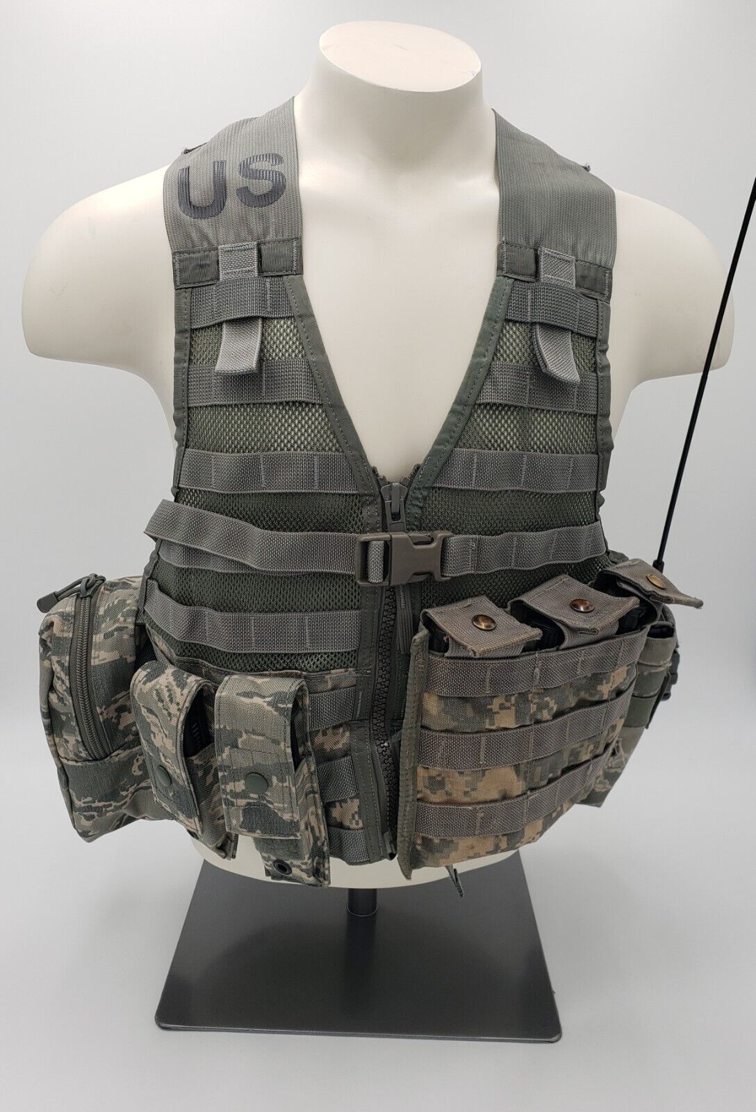 MOLLE II ACU Fighting Load Carrier VEST Triple Mag Pouch 1st Aid Pouch 7 pieces