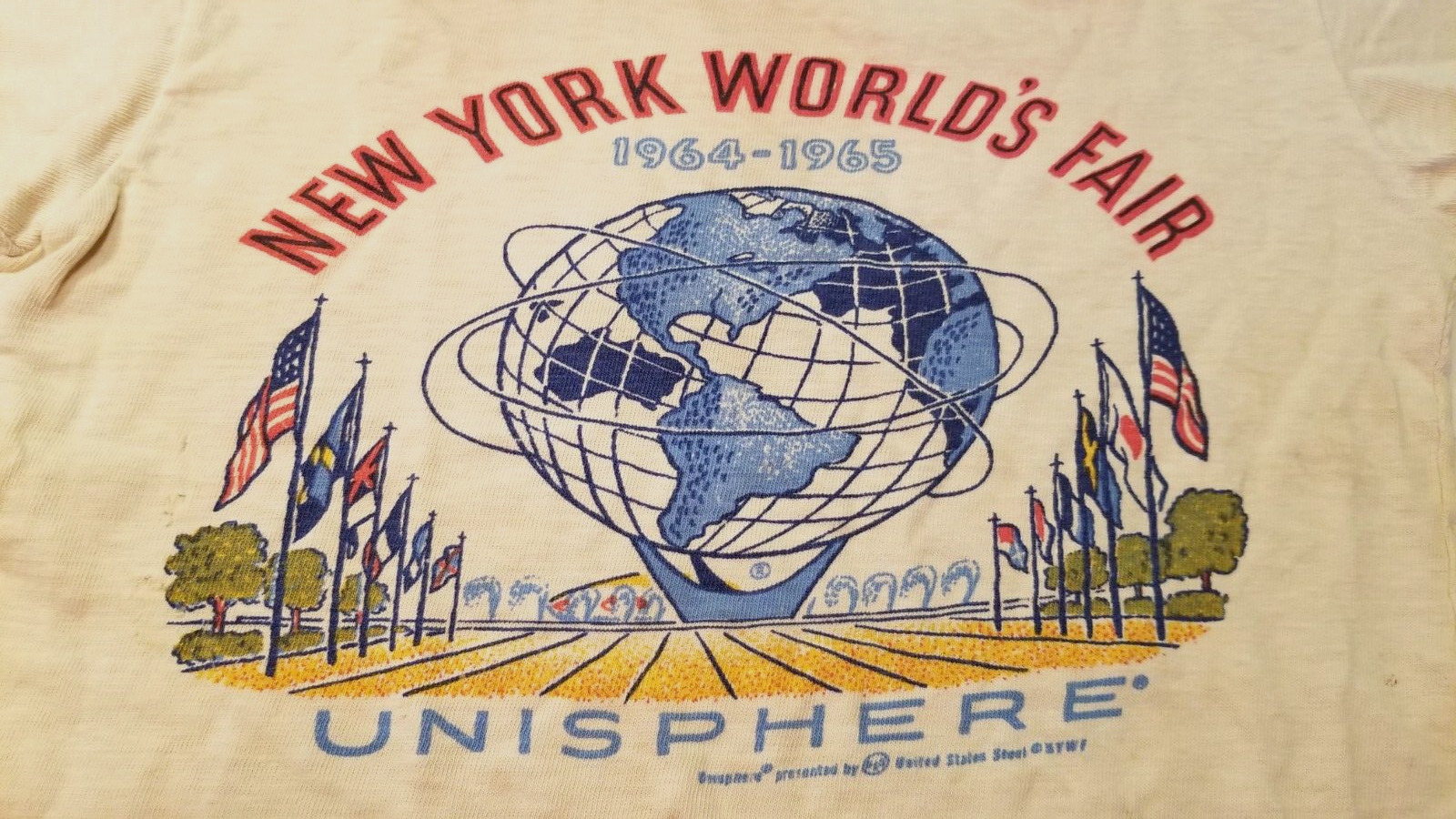 1964 -1965 New York  World's Fair Children's T-Shirt Vintage Antique