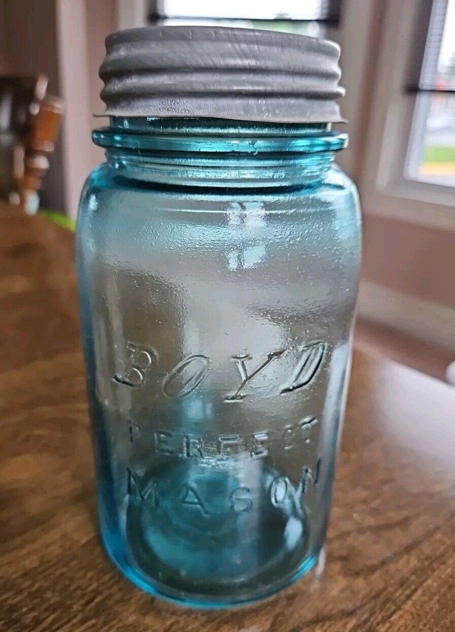 BOYD PERFECT MASON Aqua Blue Quart Canning Jar zinc lid #4 on the bottom