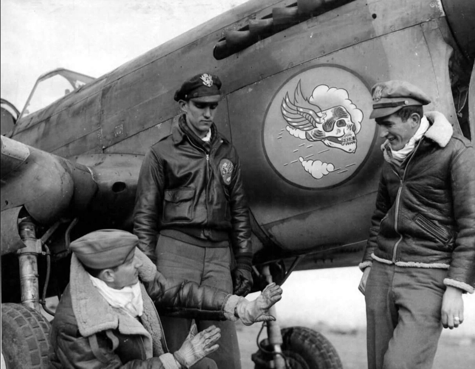 WW2  Photo WWII P-40 Warhawk Pilots 85th FS North Africa  World War Two /5233