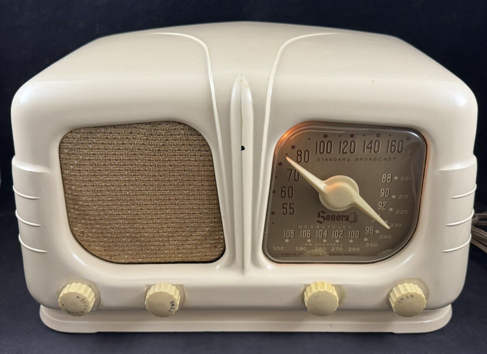 Vintage 1947 Sonora WEU-262 AM/FM Bakelite Radio Receiver - Made in USA