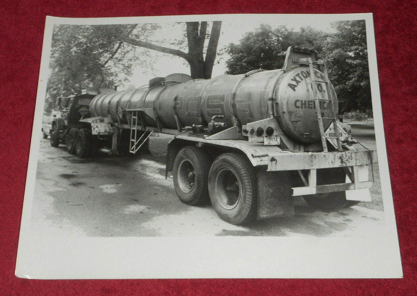 1979 Press Photo Leaking Axton Cross Chemical Company Truck Holliston MA