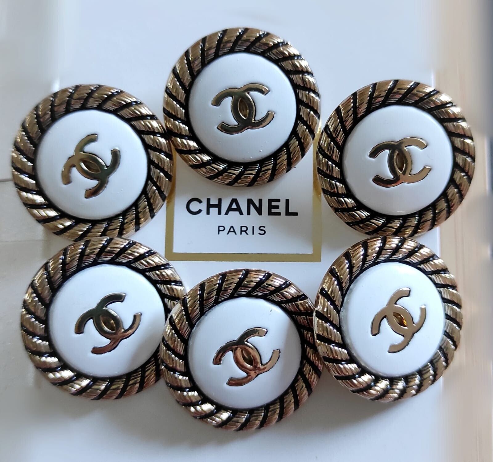 SET 6 Vintage 20 mm Chanel CC Stamped  Logo Black Gold Pearl Buttons 0,78 inch