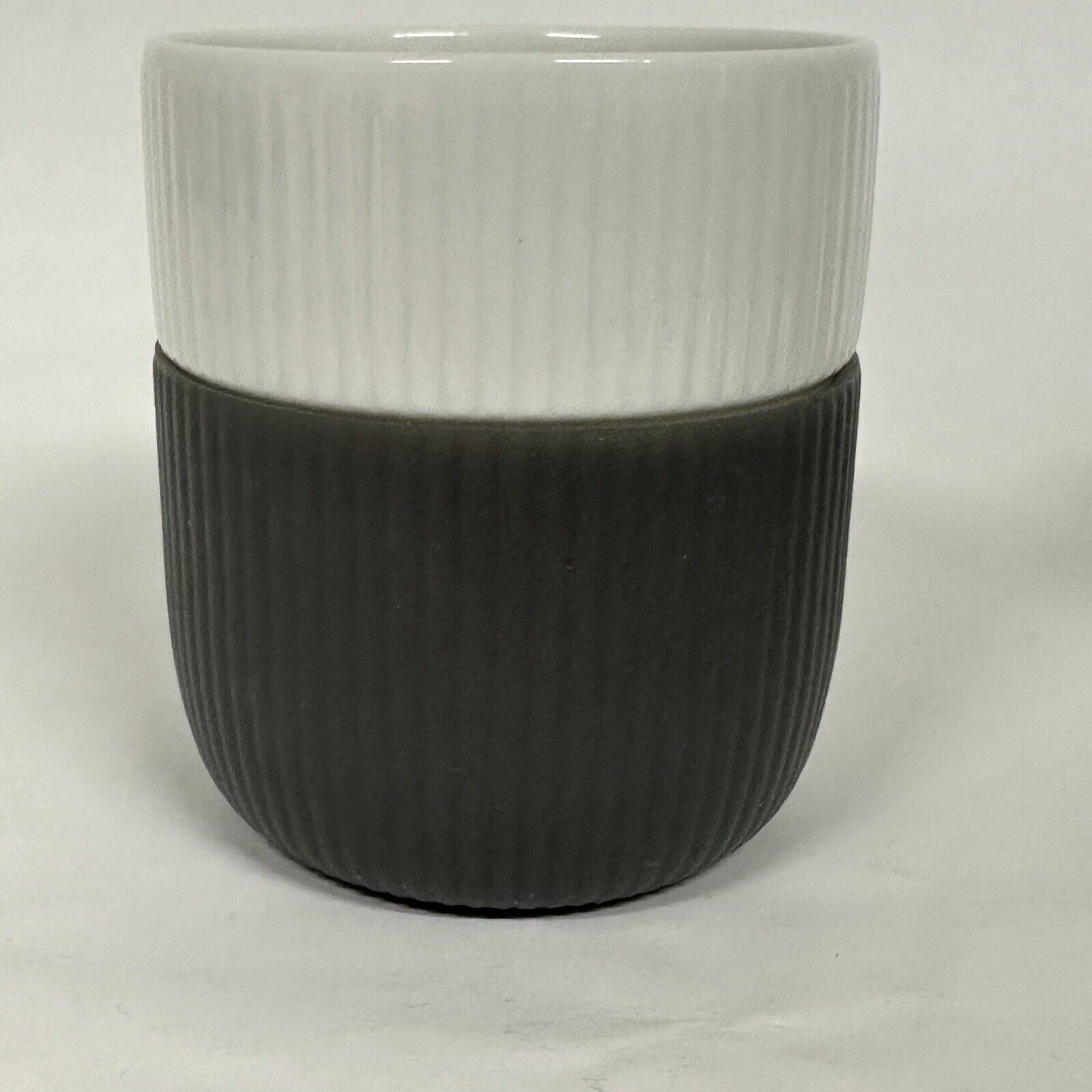 Royal Copenhagen White Fluted Contrast Mug No.495 Anthracite (Chocolate Gray)