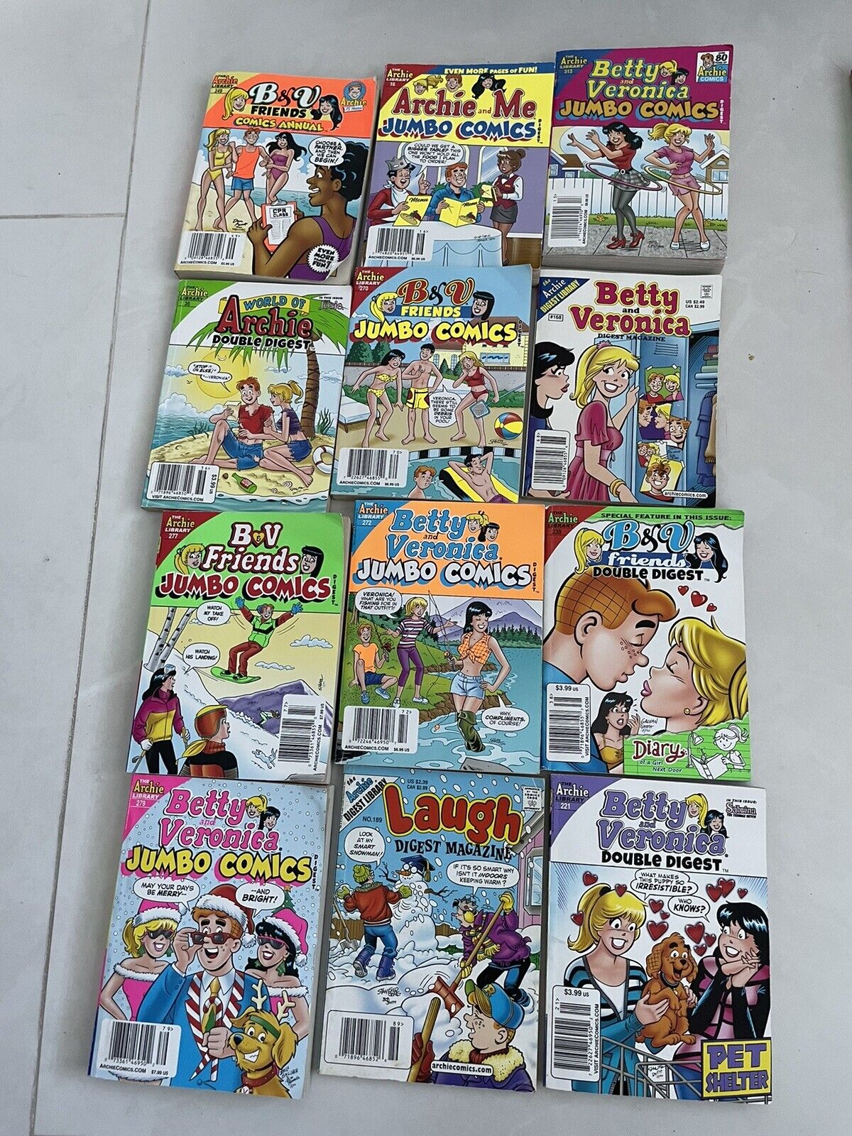 Lot 12 Archie World B&V  Laugh Betty Veronica Double Digest Books 2003 To 2023