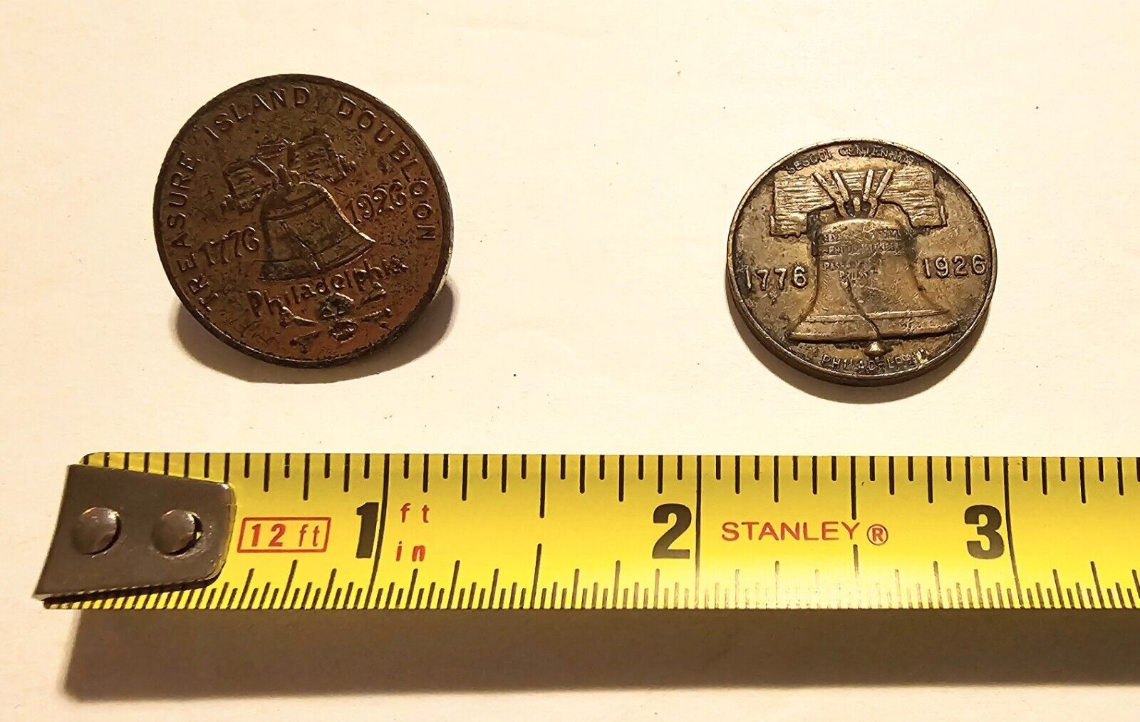 1926 Philadelphia Sesquicentenial Fair Treasure Island DOUBLOON Pinback & Coin