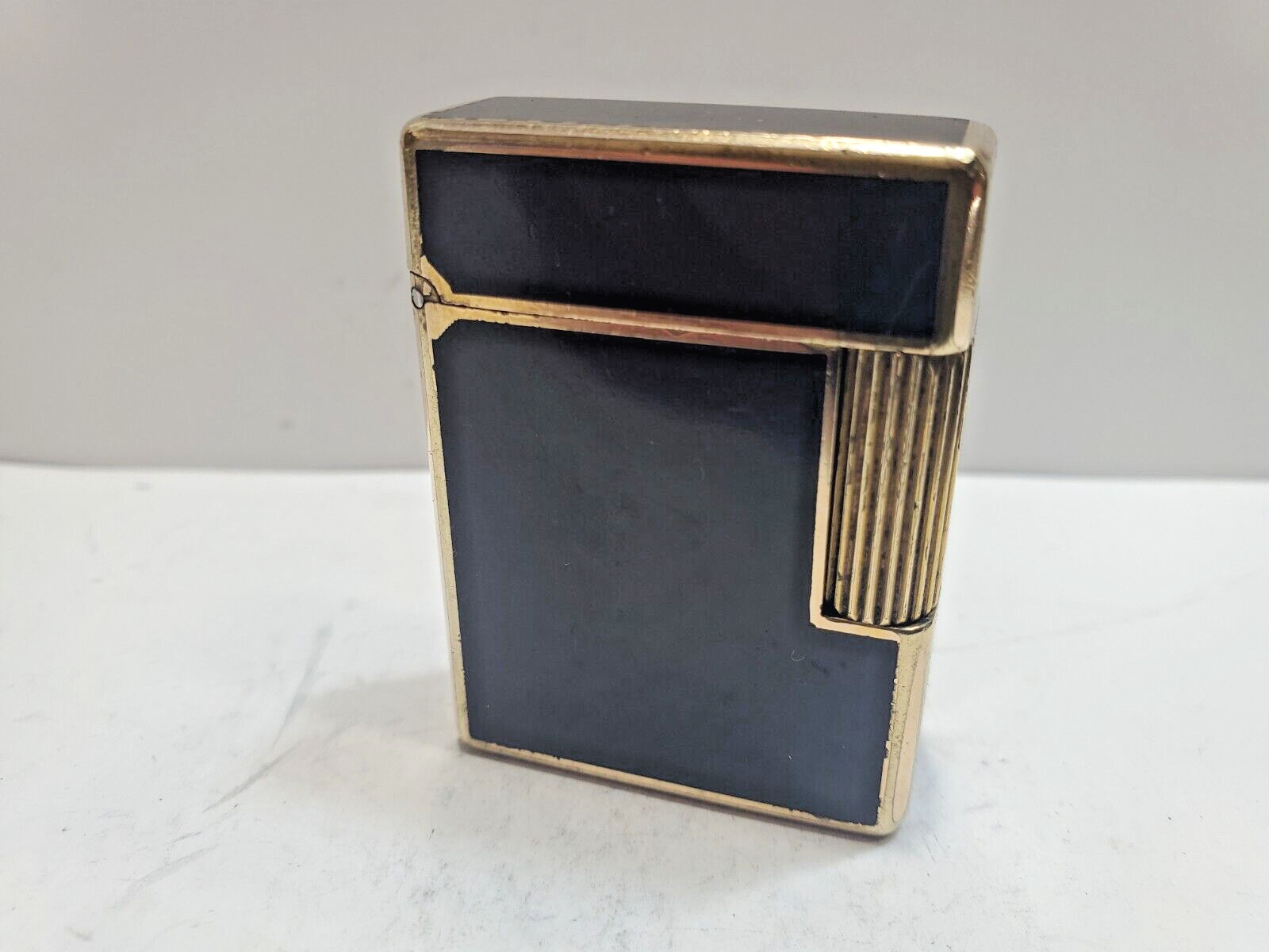 Working Vintage S.T. Dupont Black Chinese Lacquer Petrol Lighter - RARE 6762/37