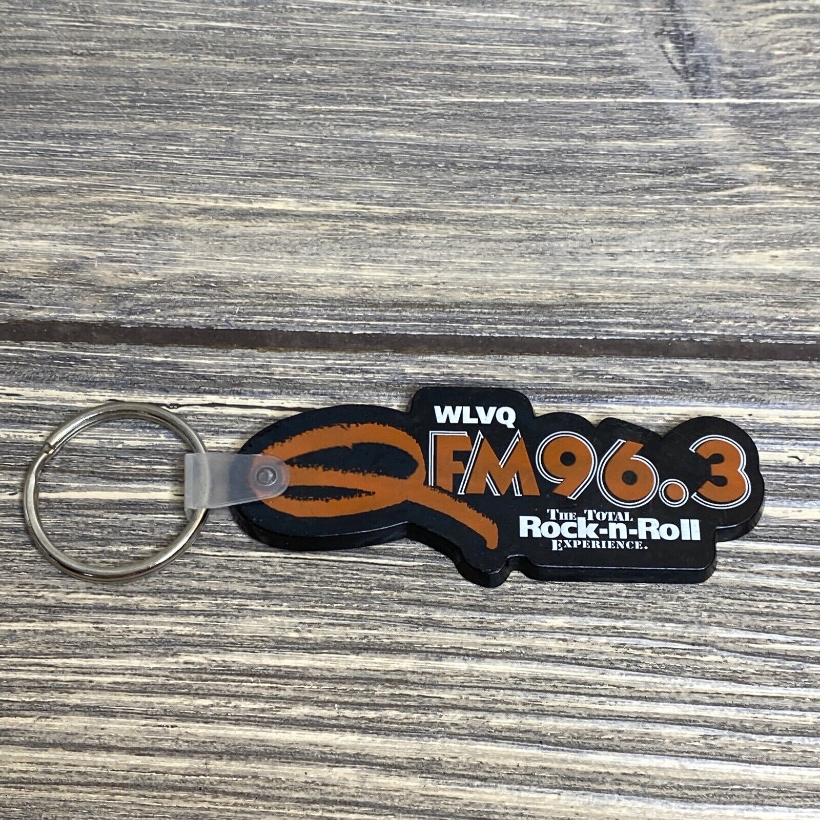 Vintage WLVQ FM 96.3 Rock-n-Roll Experience Black Plastic Key Chain Ring A2