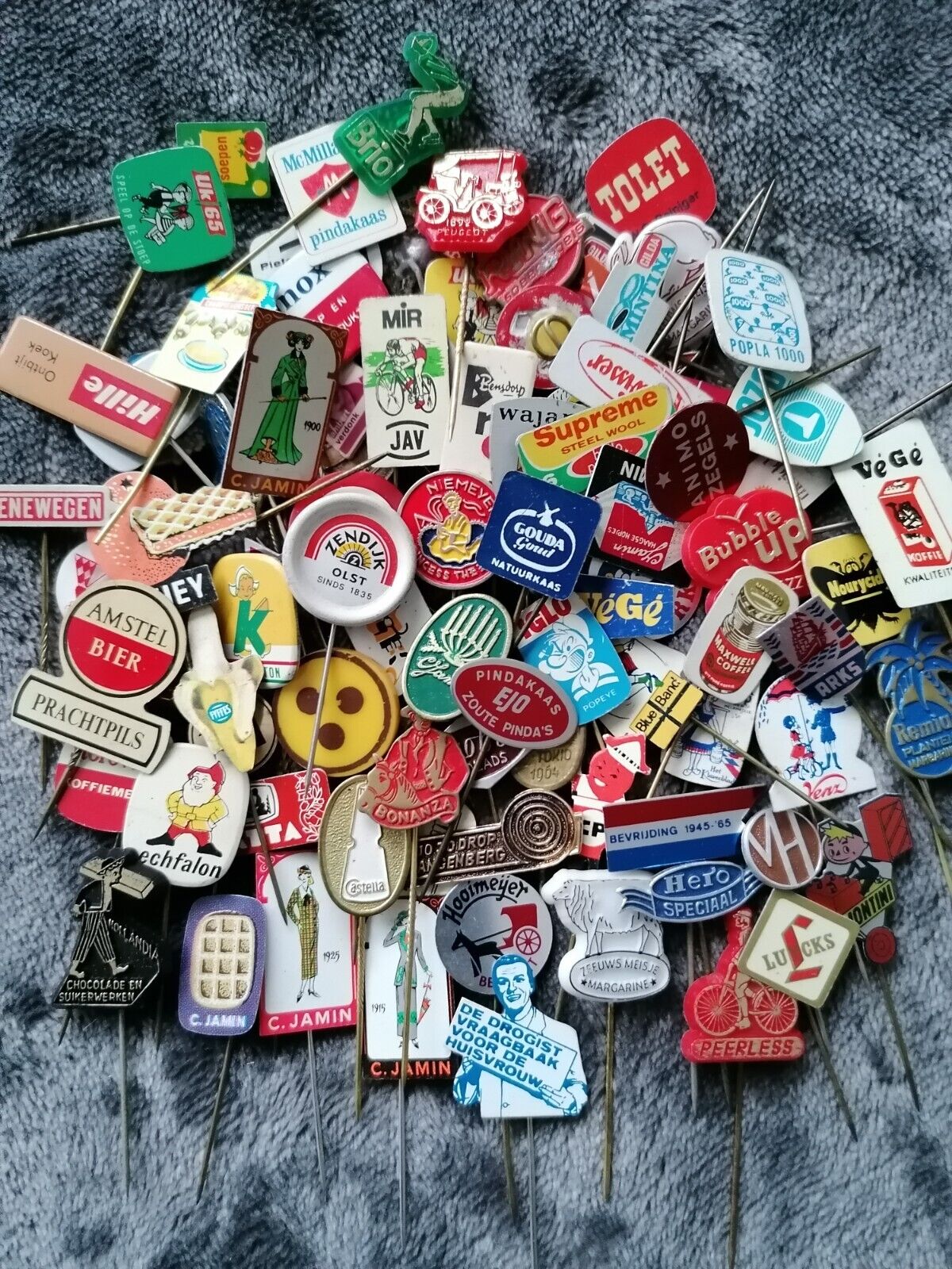 1000's of pins. 100 European Vintage Metal Stick Pins. 100 random selected pins.