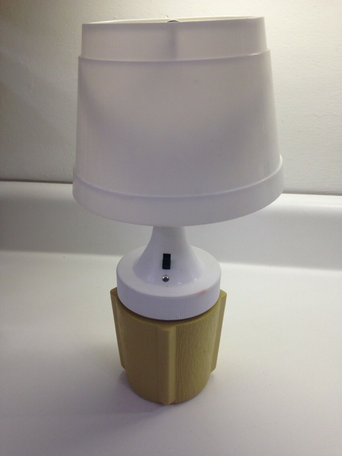 Vintage 1970\'s Portable Table Camping Lamp Lantern battery powered