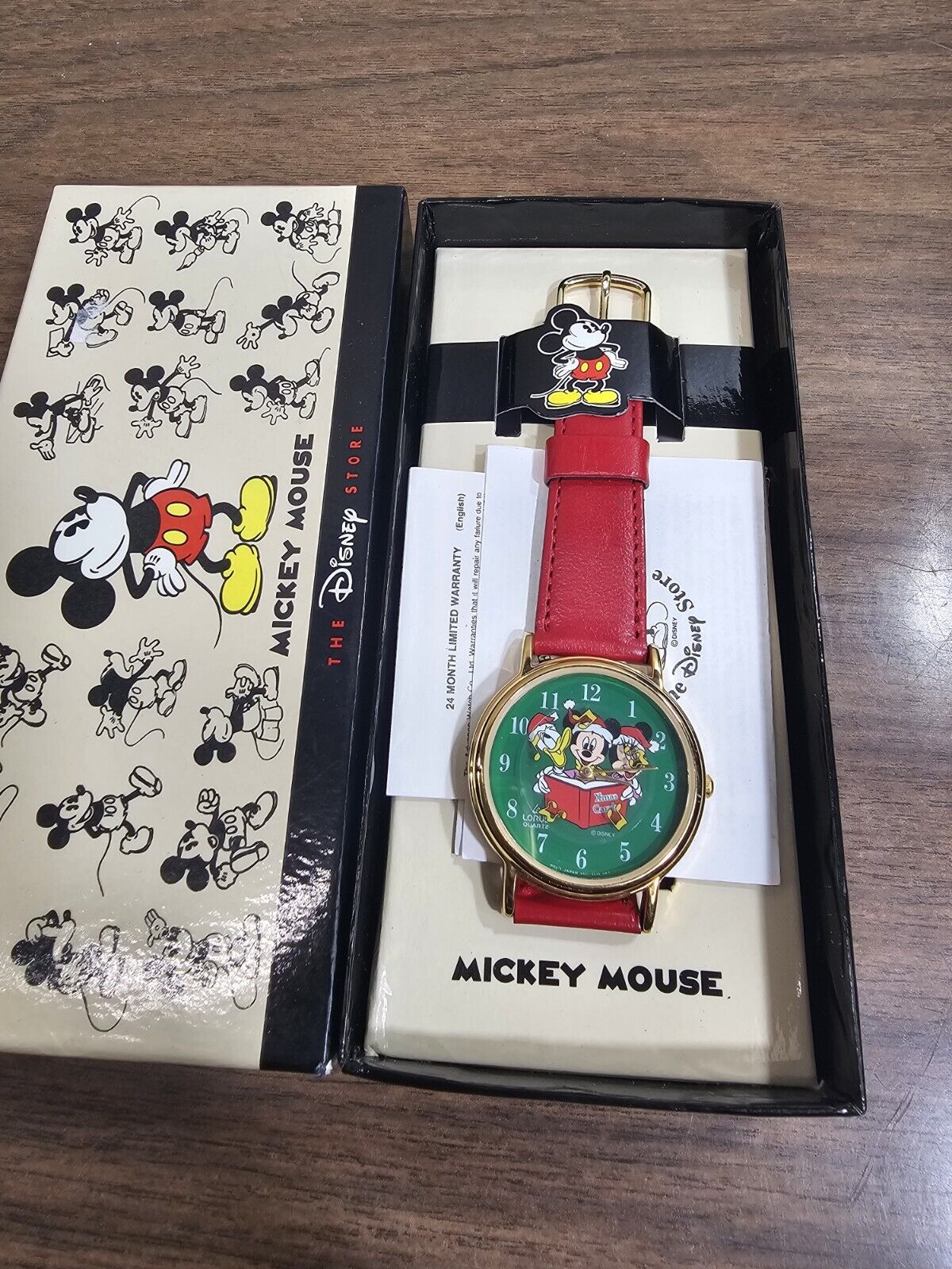 Vintage 1990s Disney Mickey Donald Minnie Xmas Carolers Lorus Quartz Watch